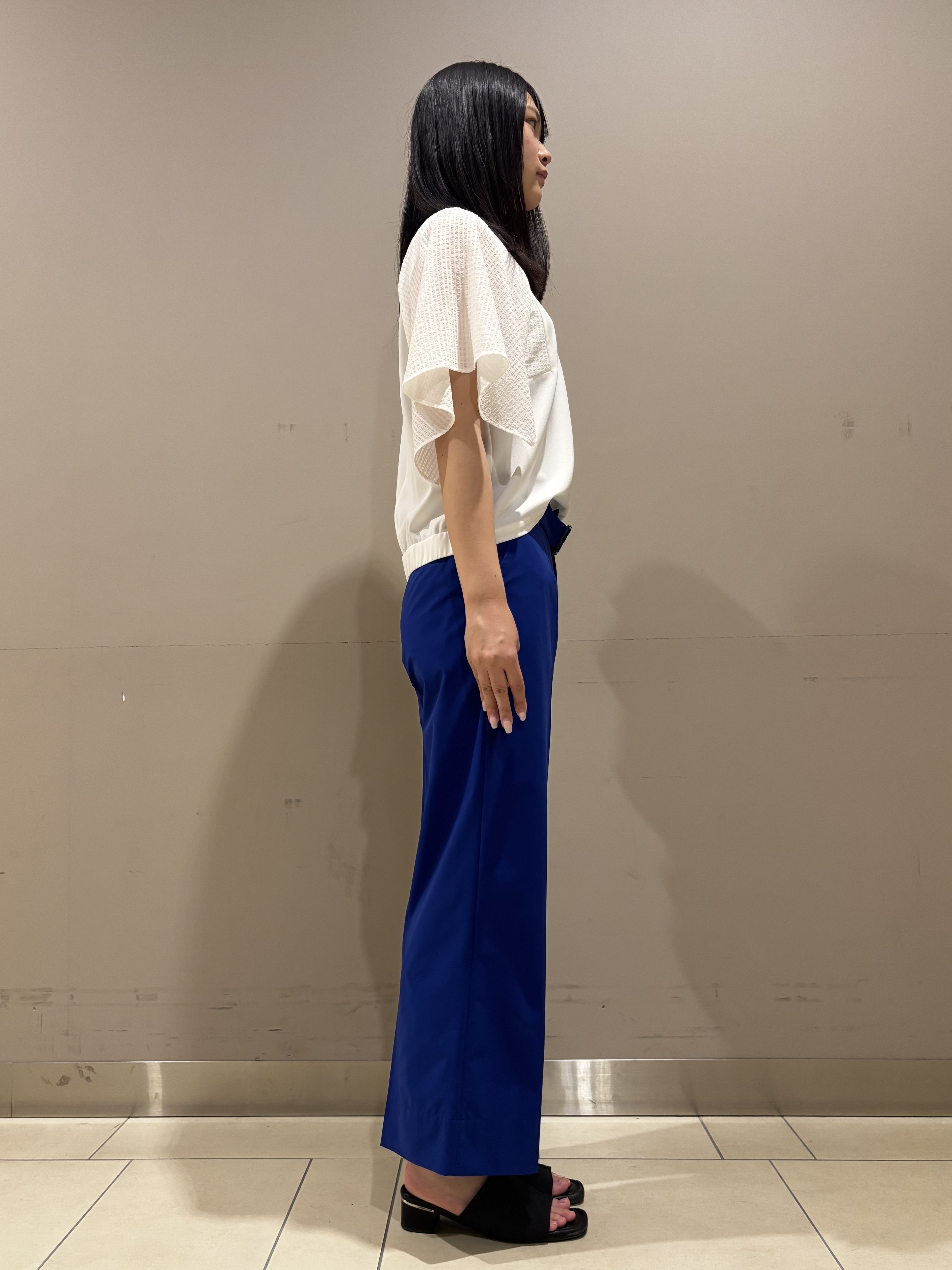 Misakiさんの「INDIVI｜【洗える／シアーチェック柄】異素材コンビスリーブトップス」を使ったコーディネート