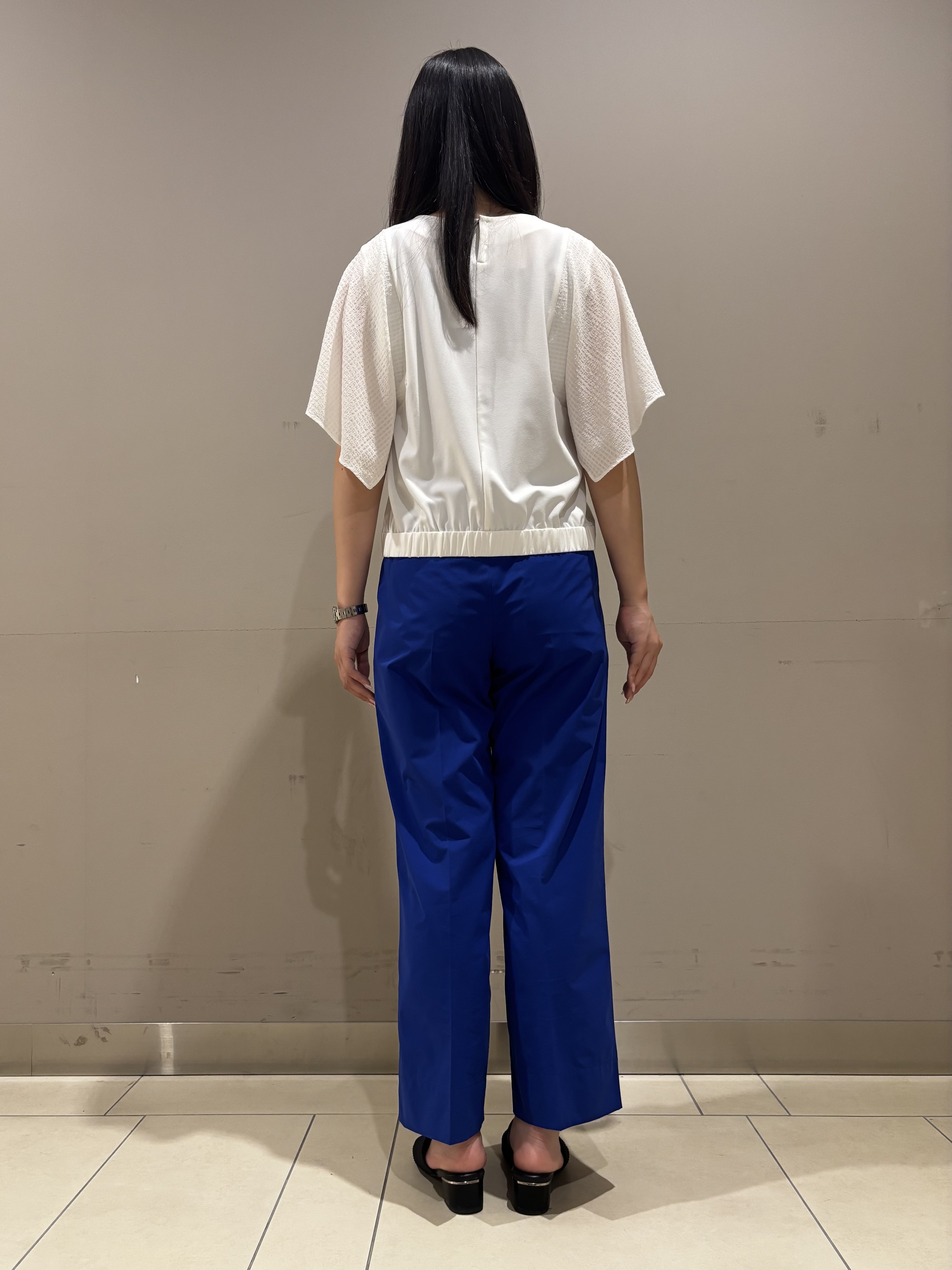 Misakiさんの「INDIVI｜【洗える／シアーチェック柄】異素材コンビスリーブトップス」を使ったコーディネート