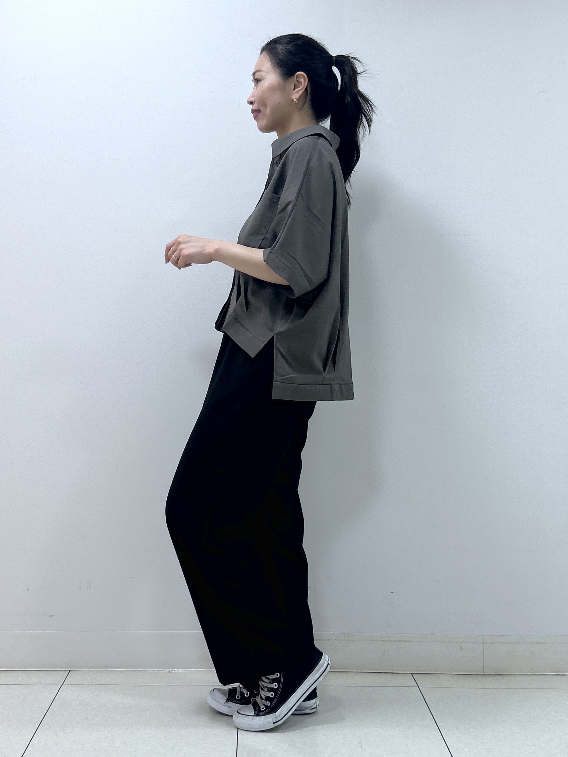 Kaiさんの「Dessin｜タックヘム クロップドシュリンクシャツ」を使ったコーディネート