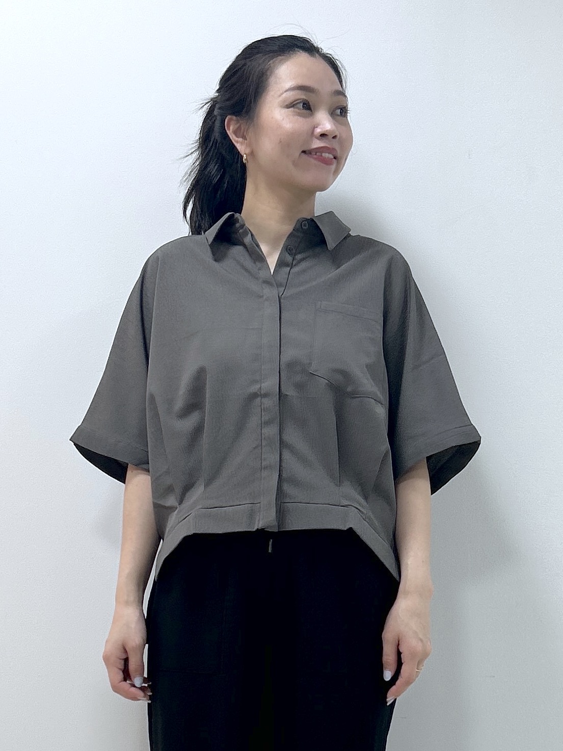 Kaiさんの「Dessin｜タックヘム クロップドシュリンクシャツ」を使ったコーディネート