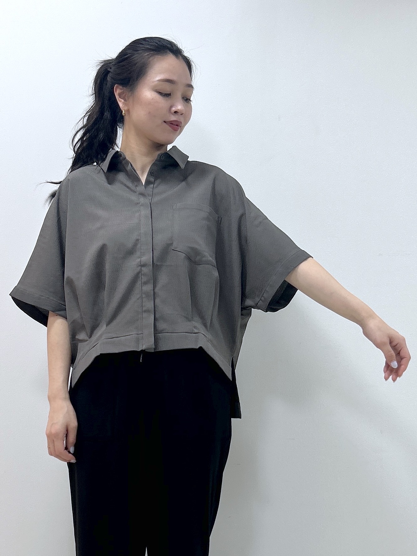Kaiさんの「Dessin｜タックヘム クロップドシュリンクシャツ」を使ったコーディネート