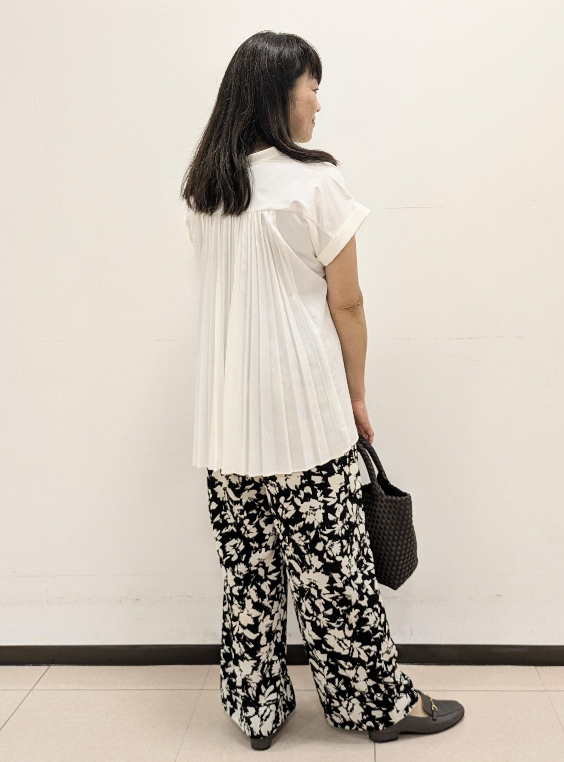 ともさんの「UNTITLED｜【多機能付き】バックプリーツデザインブラウス」を使ったコーディネート