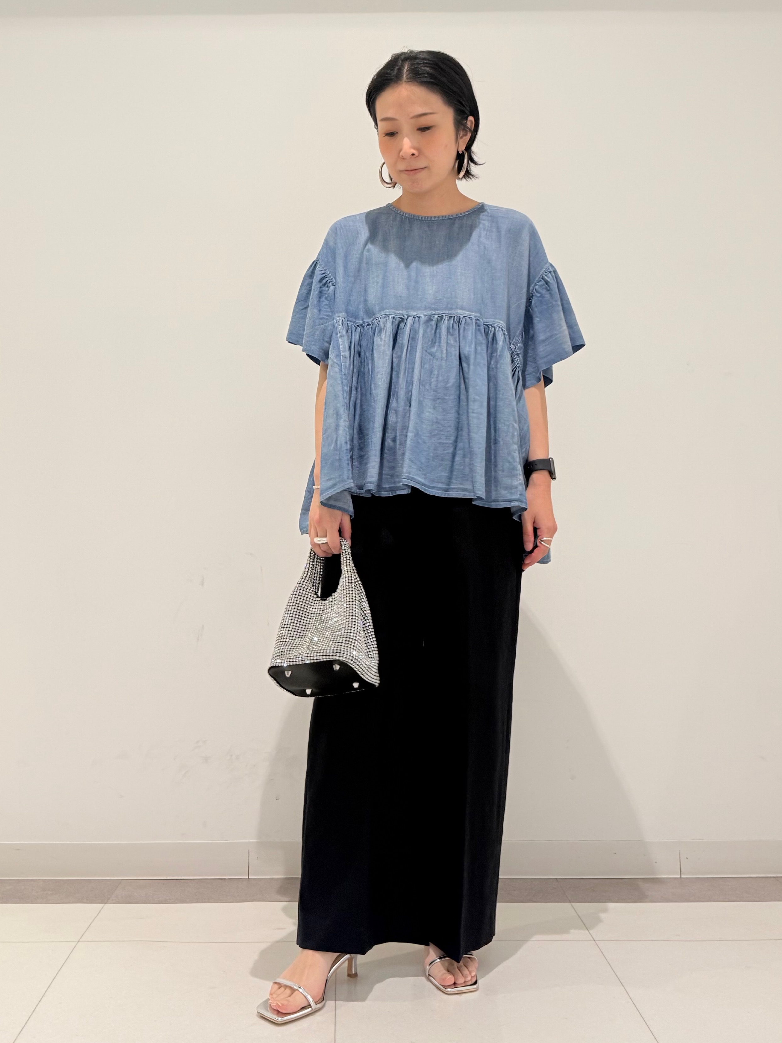MIYAKAWAさんの「DRESSTERIOR｜【涼しく着映え】シアーデニムAラインブラウス」を使ったコーディネート