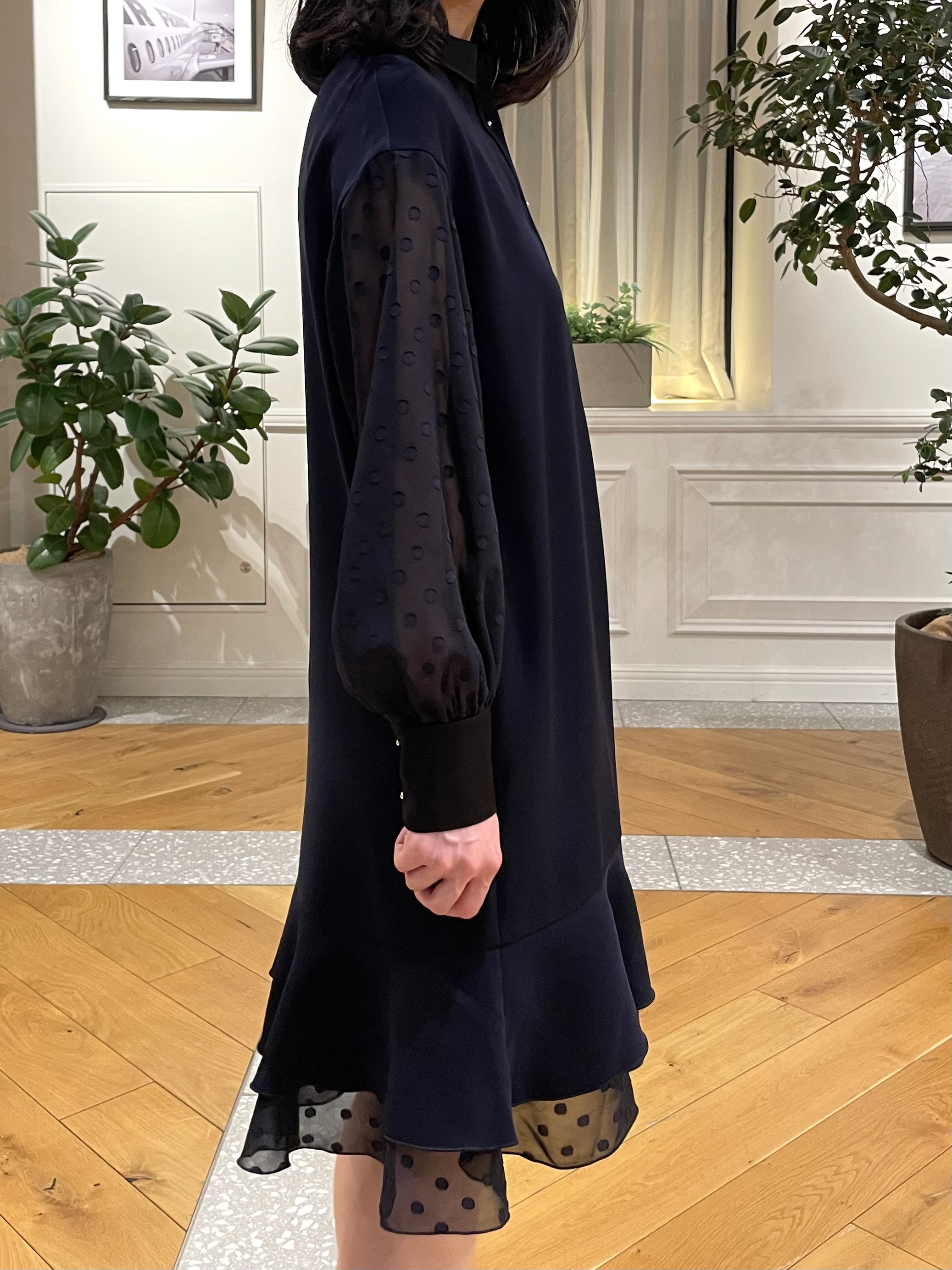 Lilyさんの「DRESSTERIOR｜【ウォッシャブル】ダブルクロスボリュームスリーブミニワンピース」を使ったコーディネート