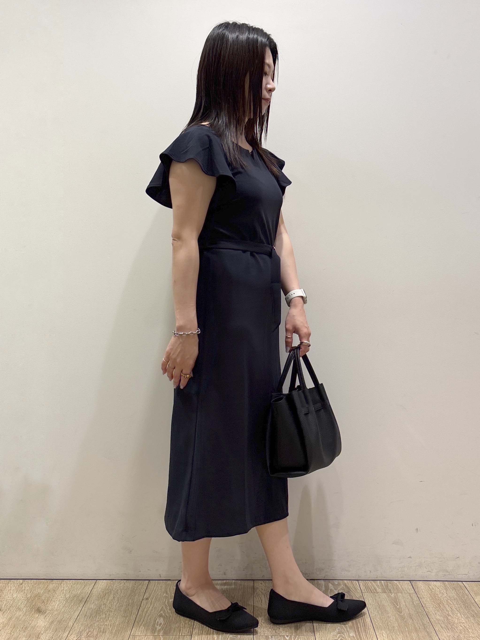 mameさんの「index｜【接触冷感／吸水速乾】キーネックフレアスリーブワンピース《UV／洗濯機OK／ストレッチ》」を使ったコーディネート