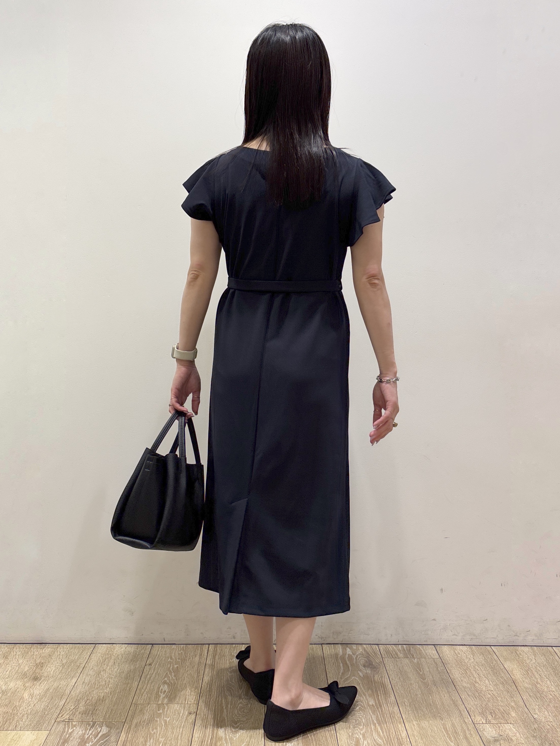 mameさんの「index｜【接触冷感／吸水速乾】キーネックフレアスリーブワンピース《UV／洗濯機OK／ストレッチ》」を使ったコーディネート