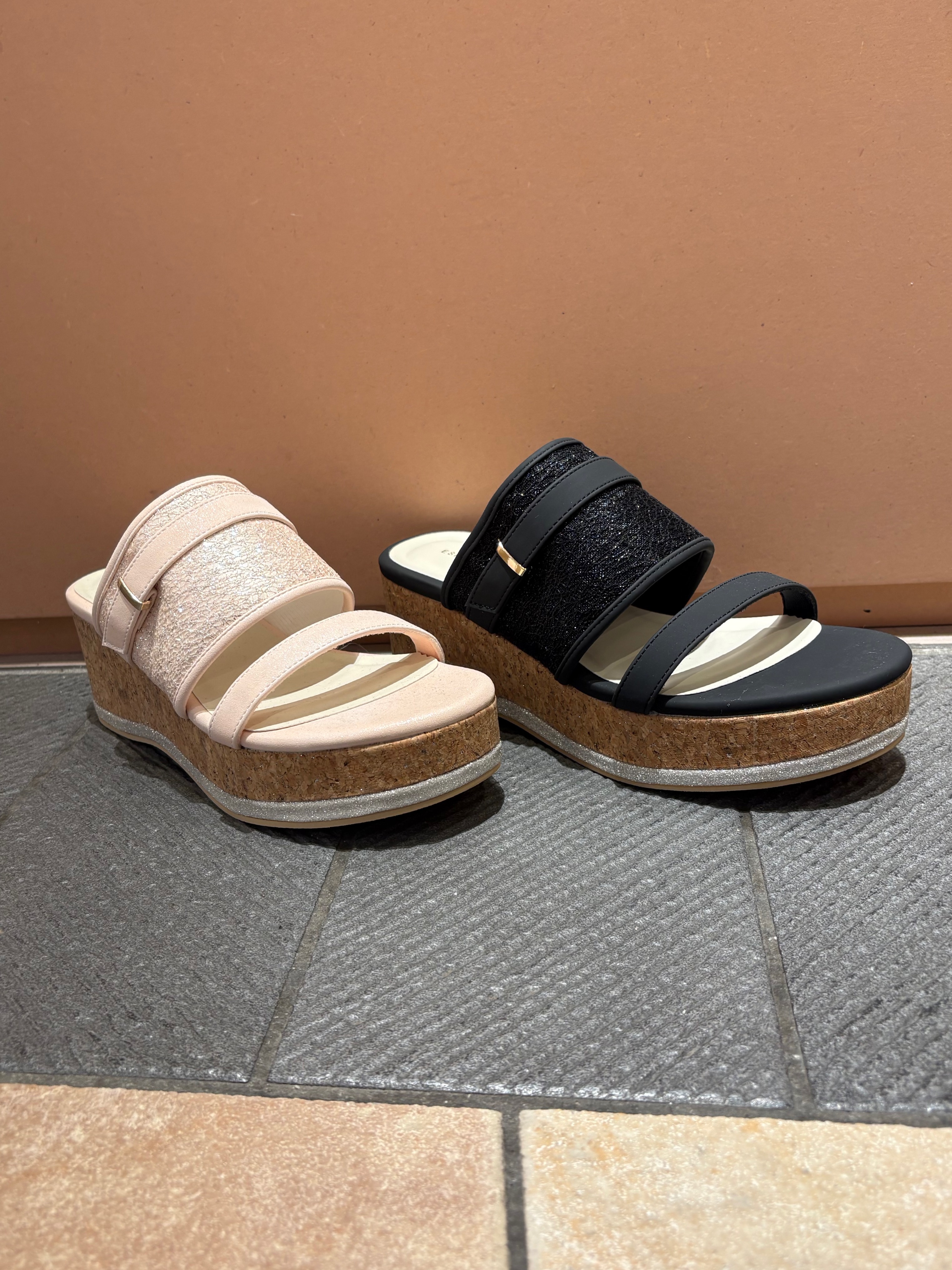 ゆずはさんの「ESPERANZA｜シャイニースライドコルクサンダル」を使ったコーディネート