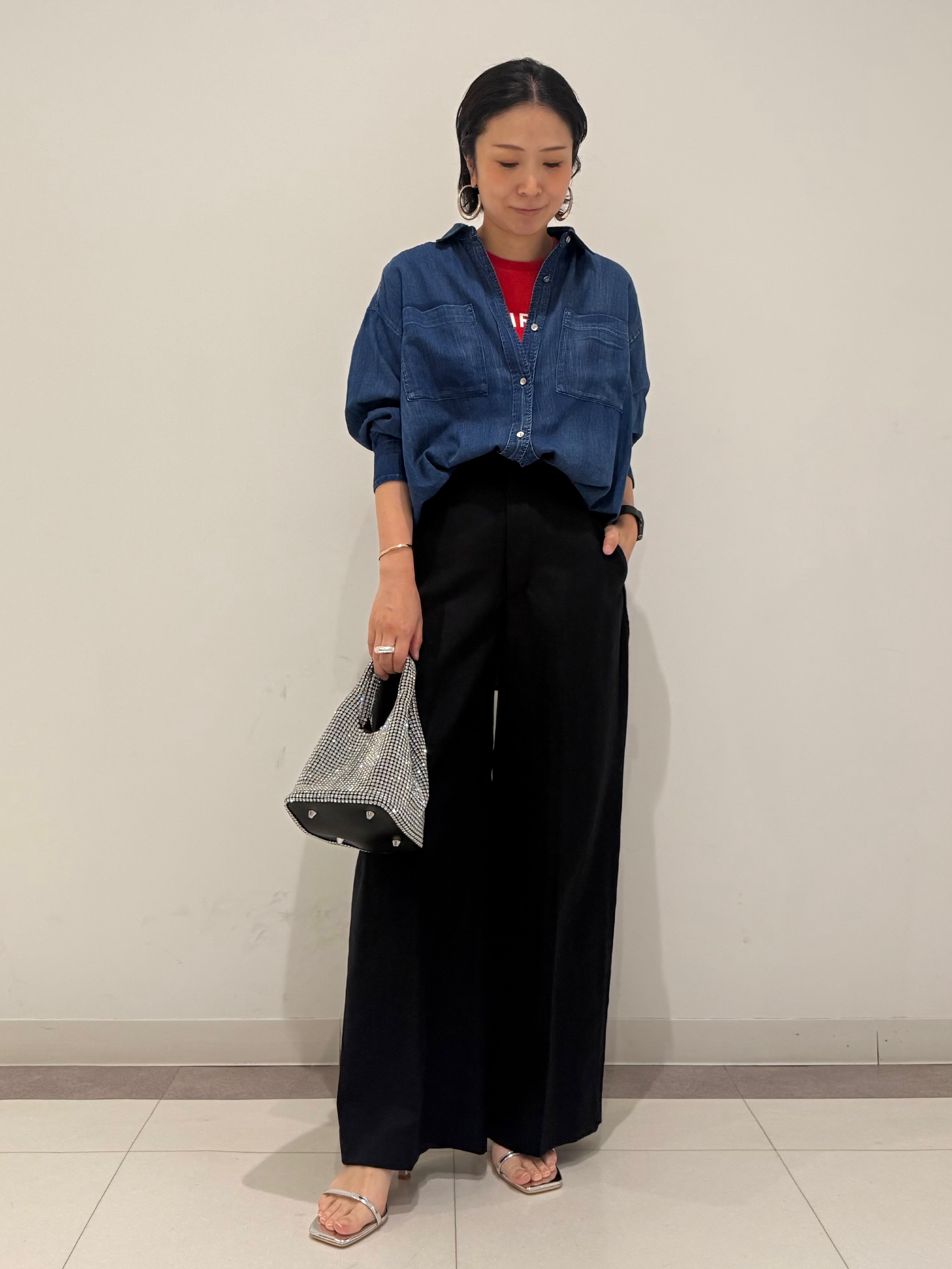 MIYAKAWAさんの「DRESSTERIOR｜【涼しく着映え】シアーデニムシャツ」を使ったコーディネート
