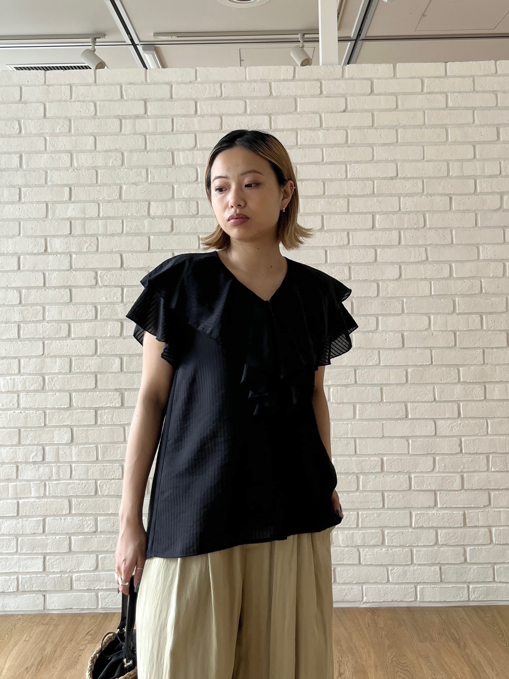 Harukaさんの「INDIVI｜フリルネックシアーブラウス」を使ったコーディネート