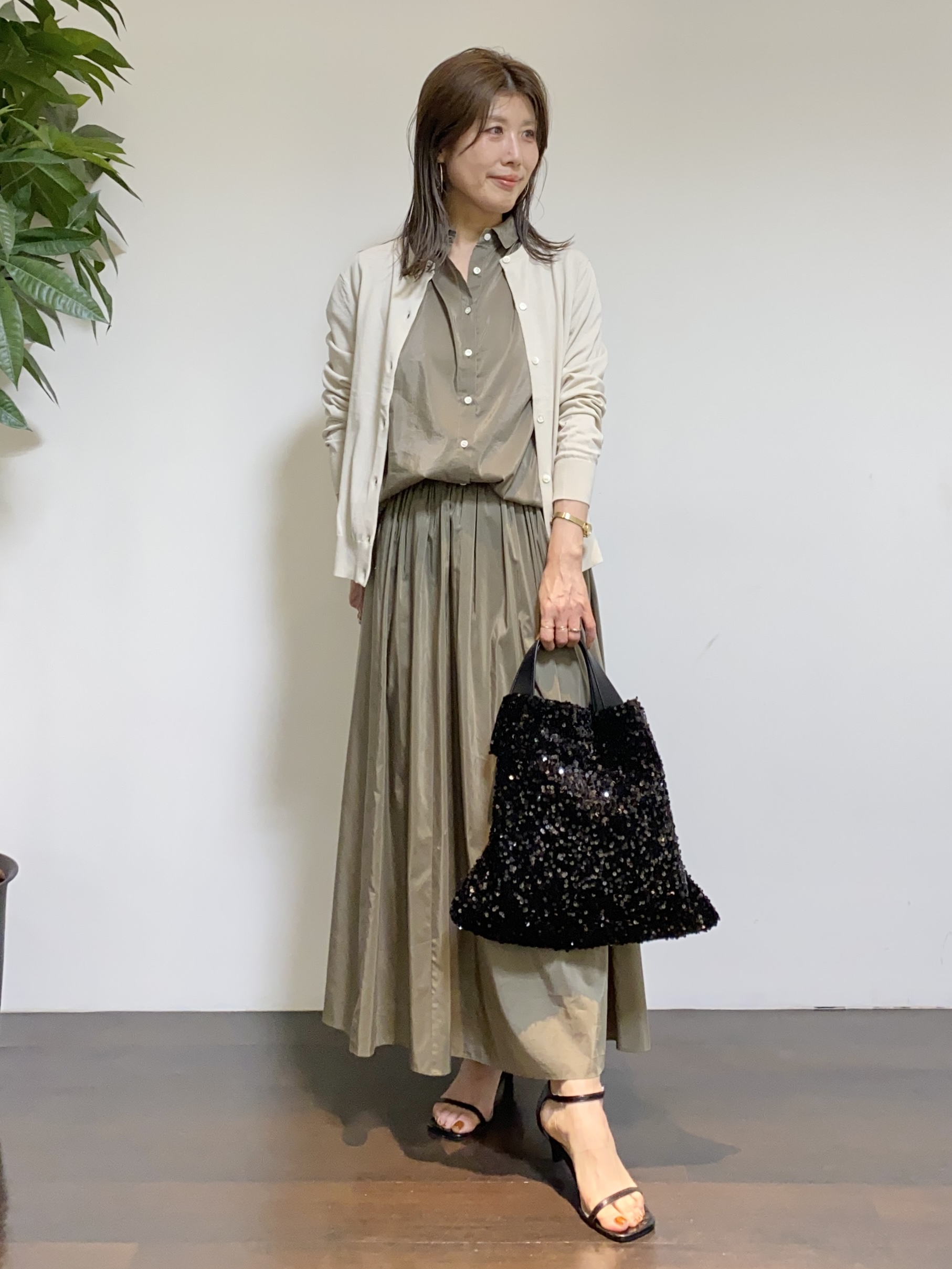 tomoさんの「UNTITLED｜【9色展開/アンサンブル可】コットンクルーネックカーディガン」を使ったコーディネート