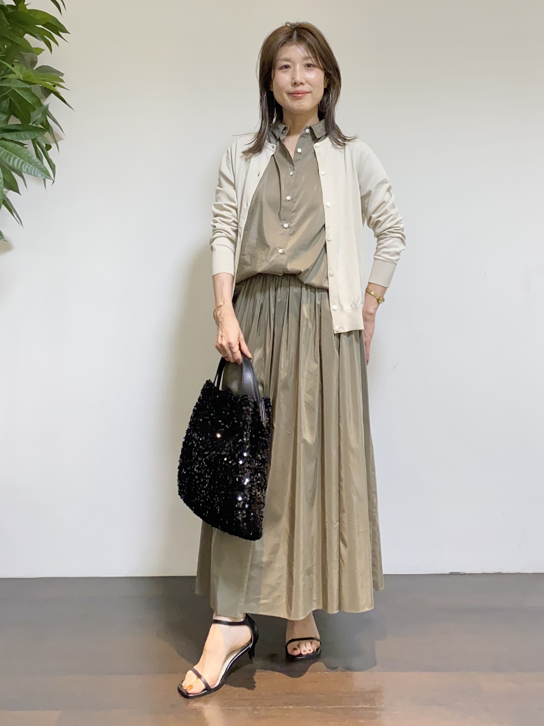 tomoさんの「UNTITLED｜【9色展開/アンサンブル可】コットンクルーネックカーディガン」を使ったコーディネート