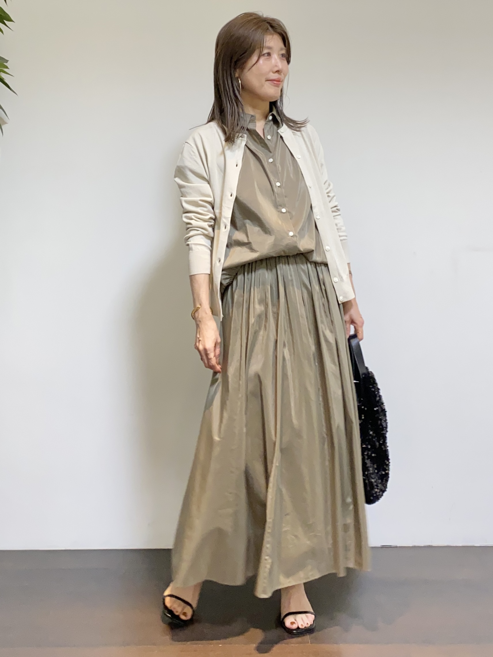 tomoさんの「UNTITLED｜【9色展開/アンサンブル可】コットンクルーネックカーディガン」を使ったコーディネート