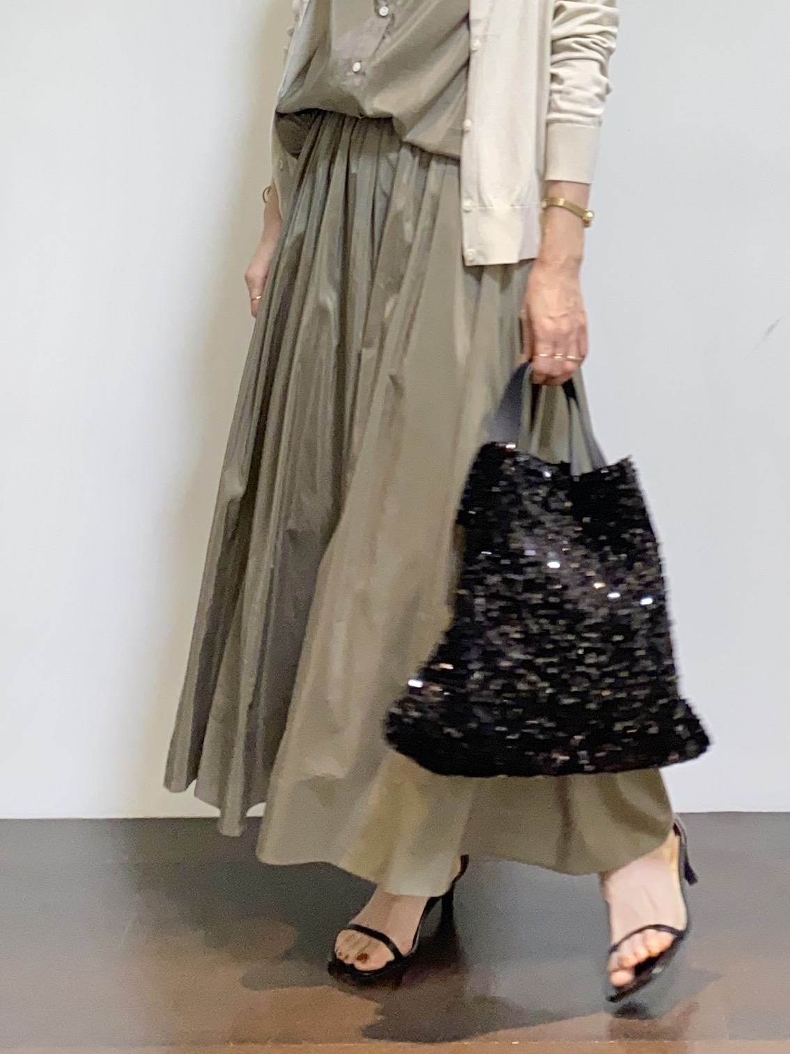 tomoさんの「UNTITLED｜【9色展開/アンサンブル可】コットンクルーネックカーディガン」を使ったコーディネート