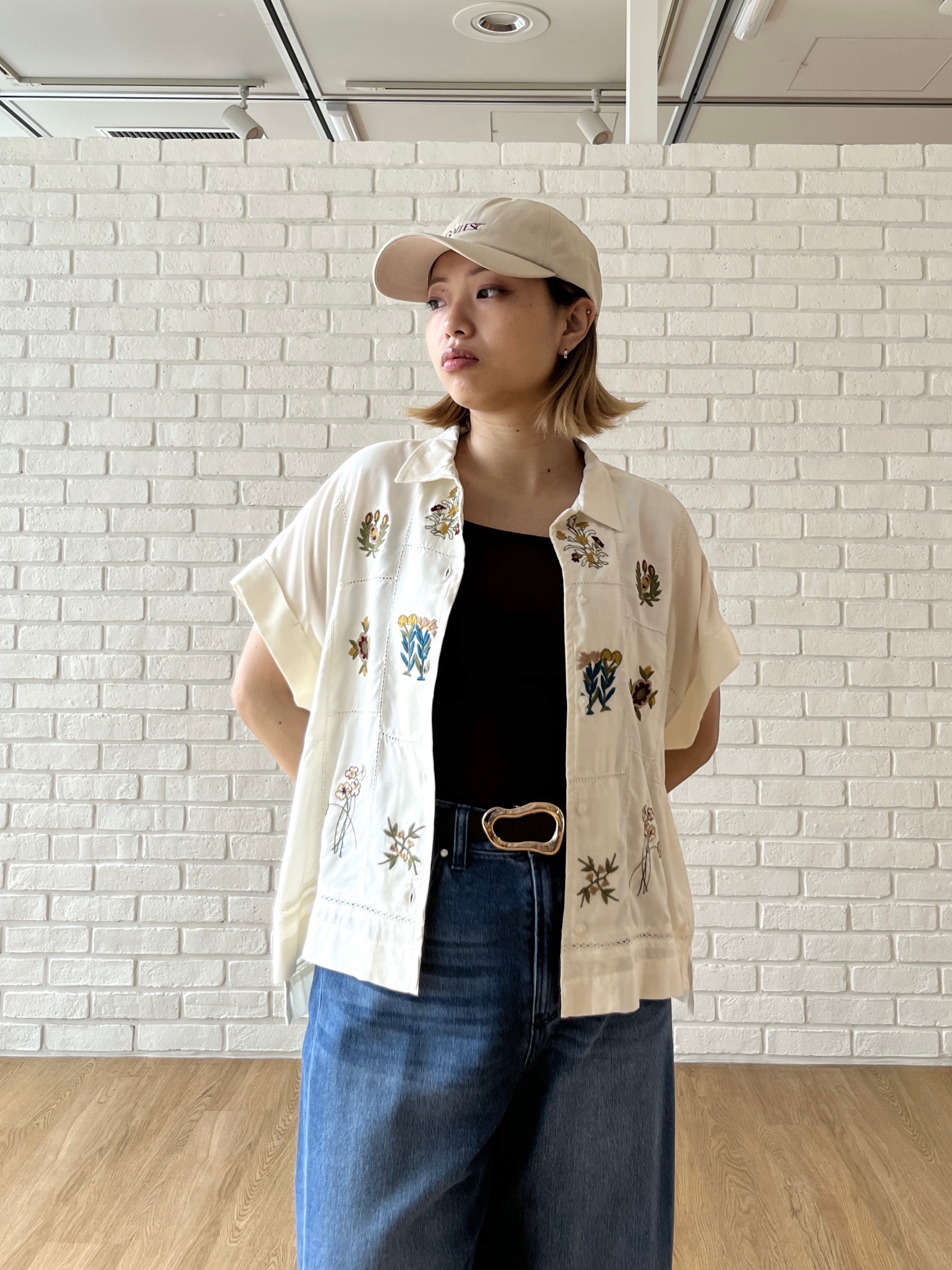 Harukaさんの「INDIVI｜アート刺繍半袖シャツ【セットアップ可能】」を使ったコーディネート