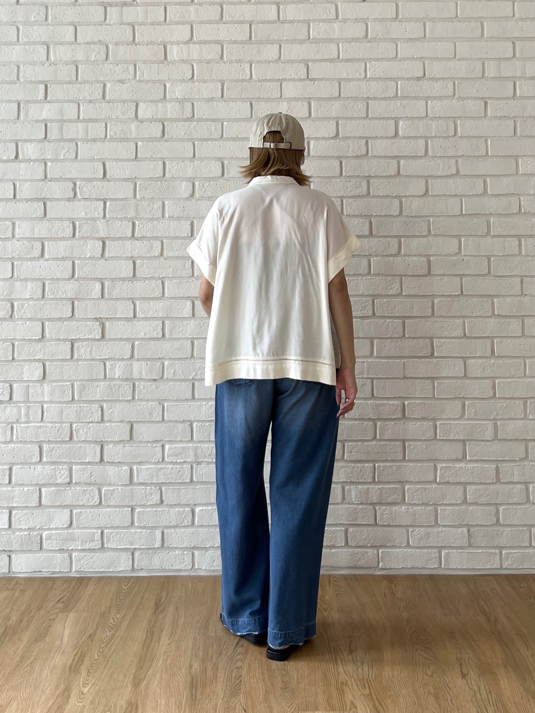 Harukaさんの「INDIVI｜アート刺繍半袖シャツ【セットアップ可能】」を使ったコーディネート