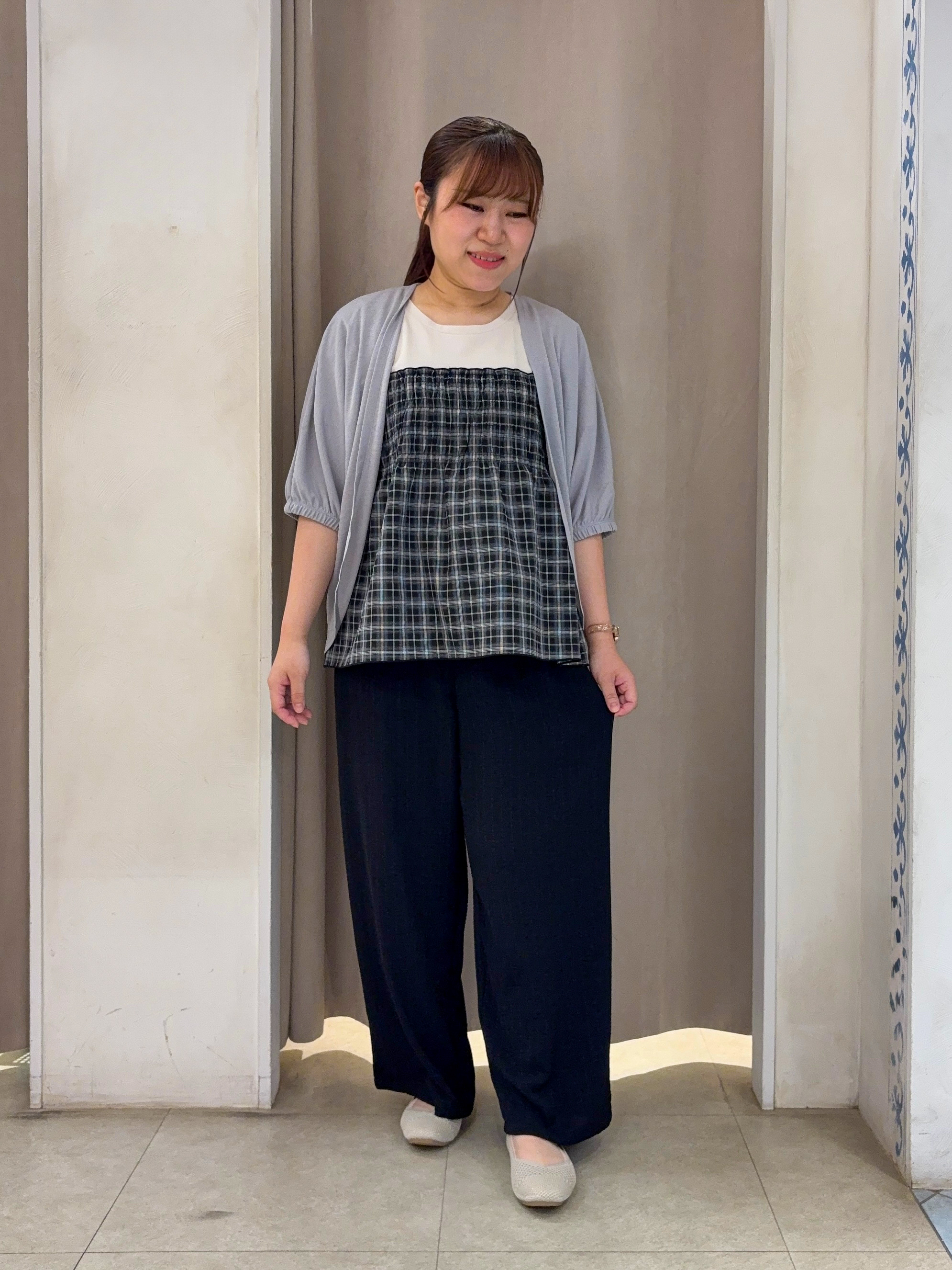 SO(R)Aさんの「SHOO･LA･RUE｜【ひんやり/体型カバー】冷房、UV対策で持ってて安心 さらさら五分袖ボレロカーディガン」を使ったコーディネート