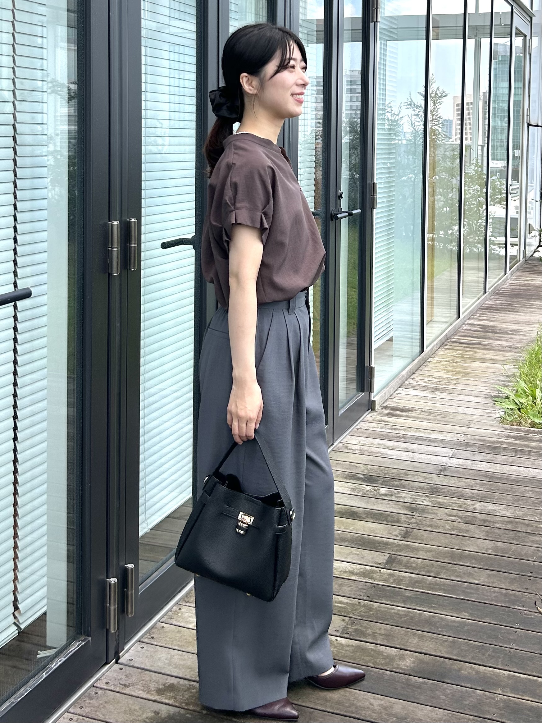 RINAさんの「index｜【接触冷感／吸水速乾】タックスキッパーブラウス《防シワ／イージーアイロン／洗濯機OK／9col》」を使ったコーディネート