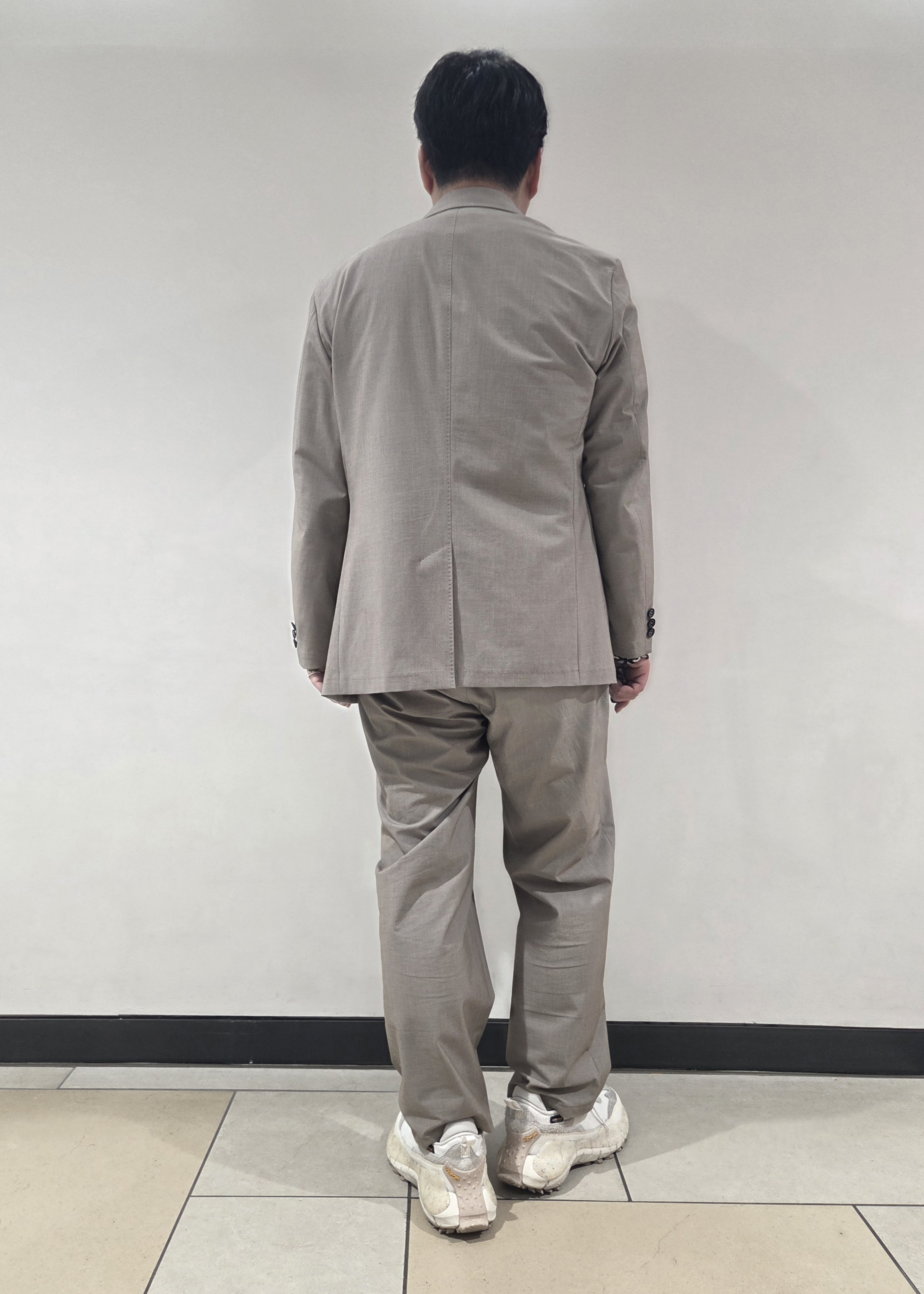 かずさんの「DRESSTERIOR｜オーバーラップサークル シルクスカーフ・ポケットチーフ」を使ったコーディネート
