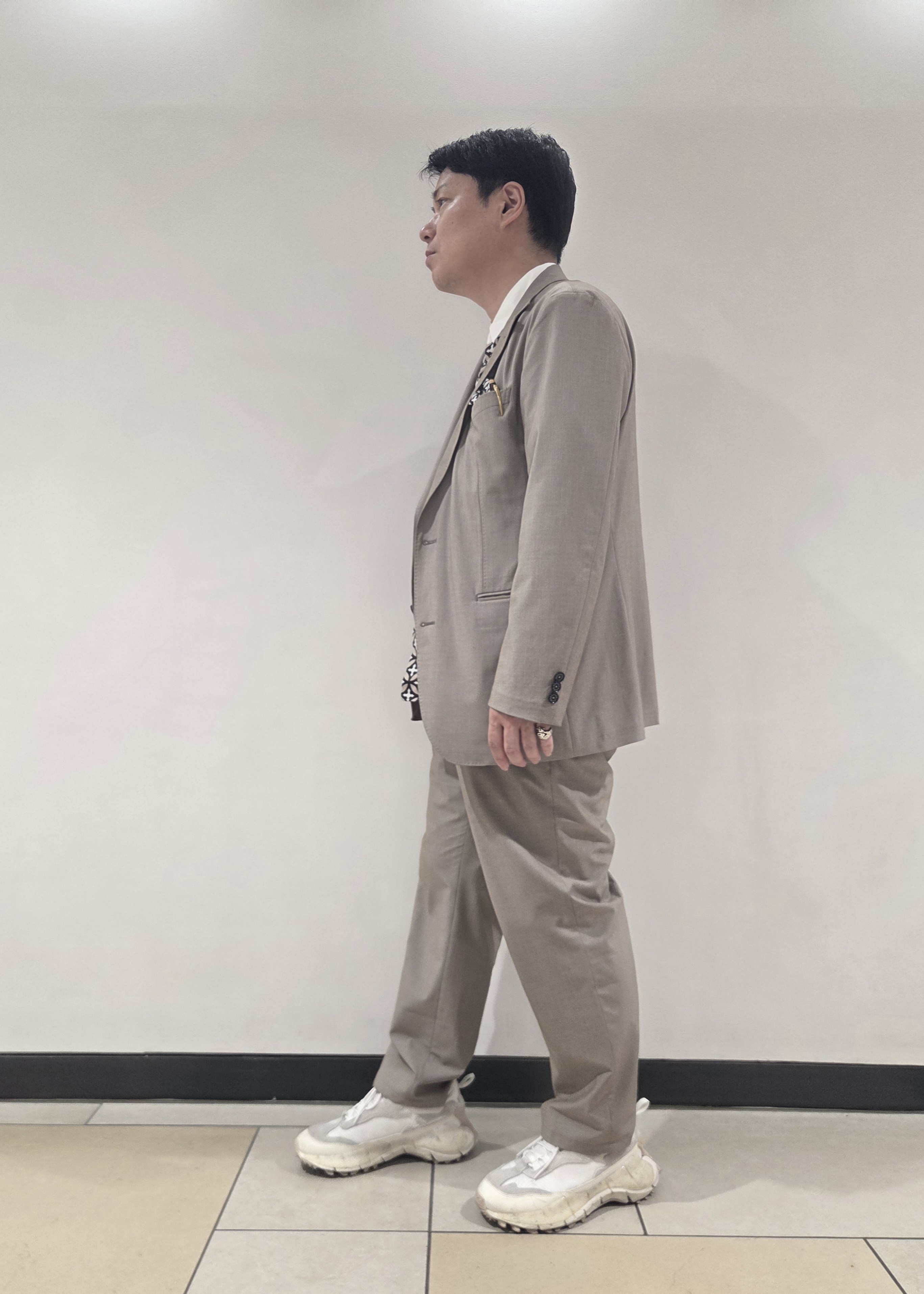 かずさんの「DRESSTERIOR｜オーバーラップサークル シルクスカーフ・ポケットチーフ」を使ったコーディネート