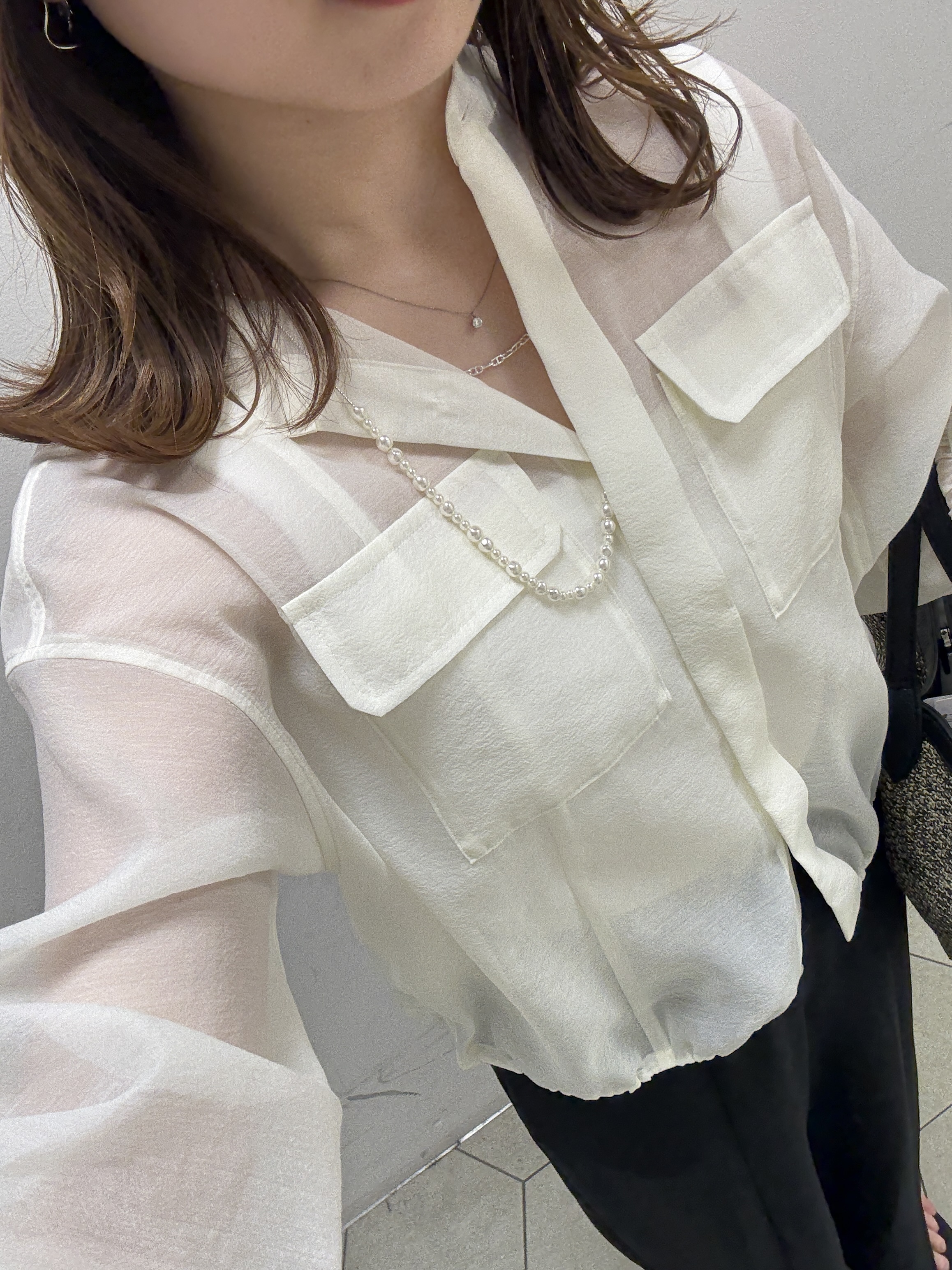 kahoさんの「INDIVI｜【トレンド／2WAY】裾ドロスト付きシアーブラウスブルゾン」を使ったコーディネート