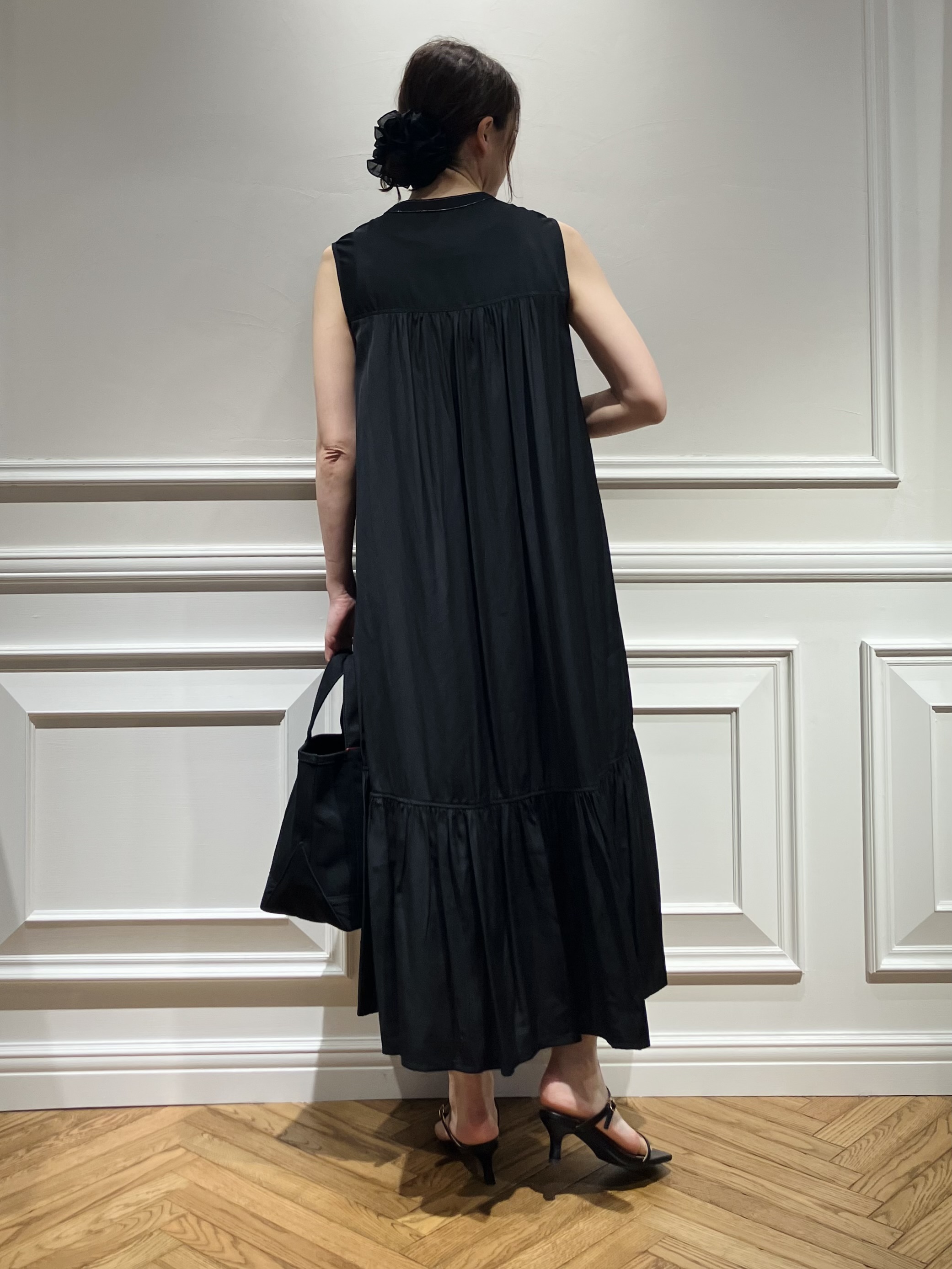 TSUKUIさんの「DRESSTERIOR｜【ウォッシャブル】ノースリーブギャザーヘムワンピース」を使ったコーディネート
