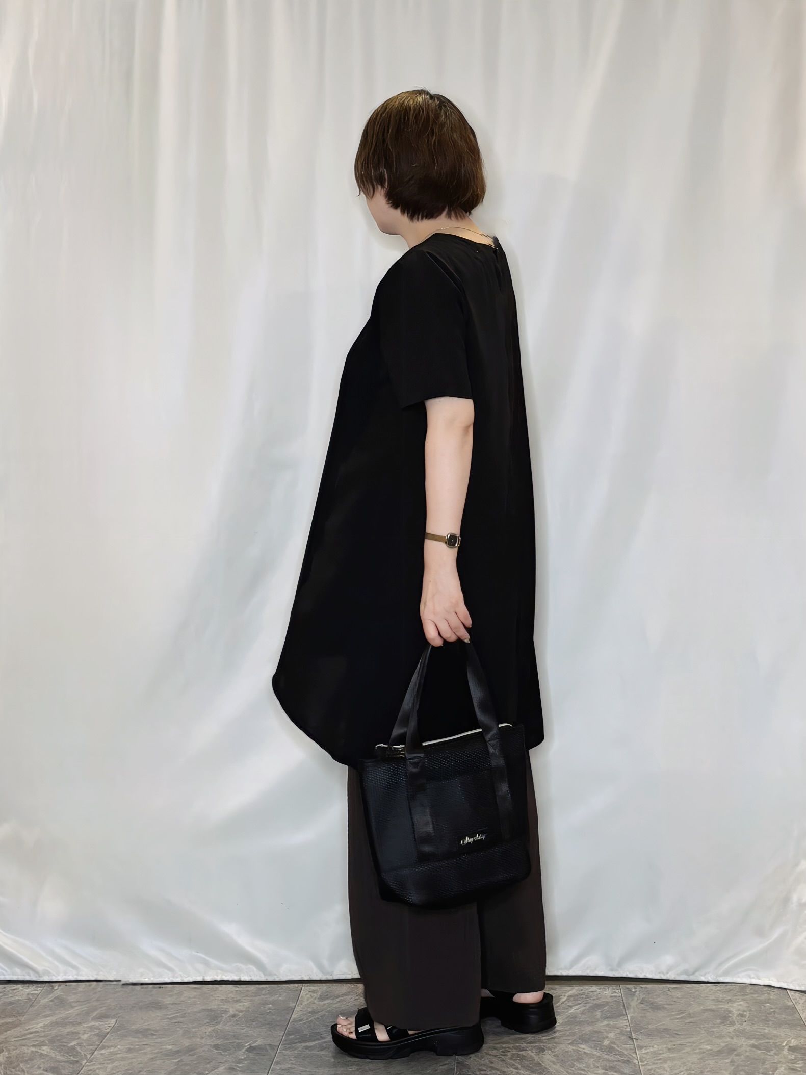 たみさんの「SHOO･LA･RUE｜【洗濯機可/体型カバー】上から着るだけ 異素材切替 Aラインチュニックワンピース」を使ったコーディネート