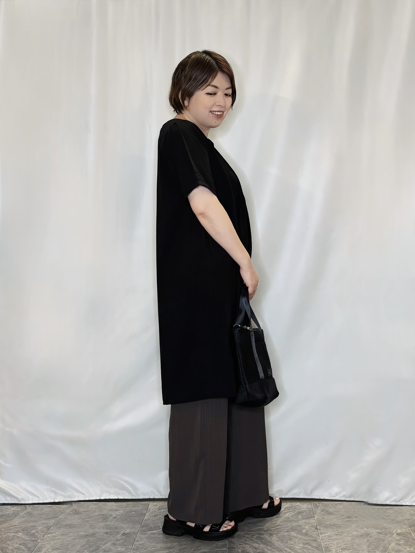 たみさんの「SHOO･LA･RUE｜【洗濯機可/体型カバー】上から着るだけ 異素材切替 Aラインチュニックワンピース」を使ったコーディネート