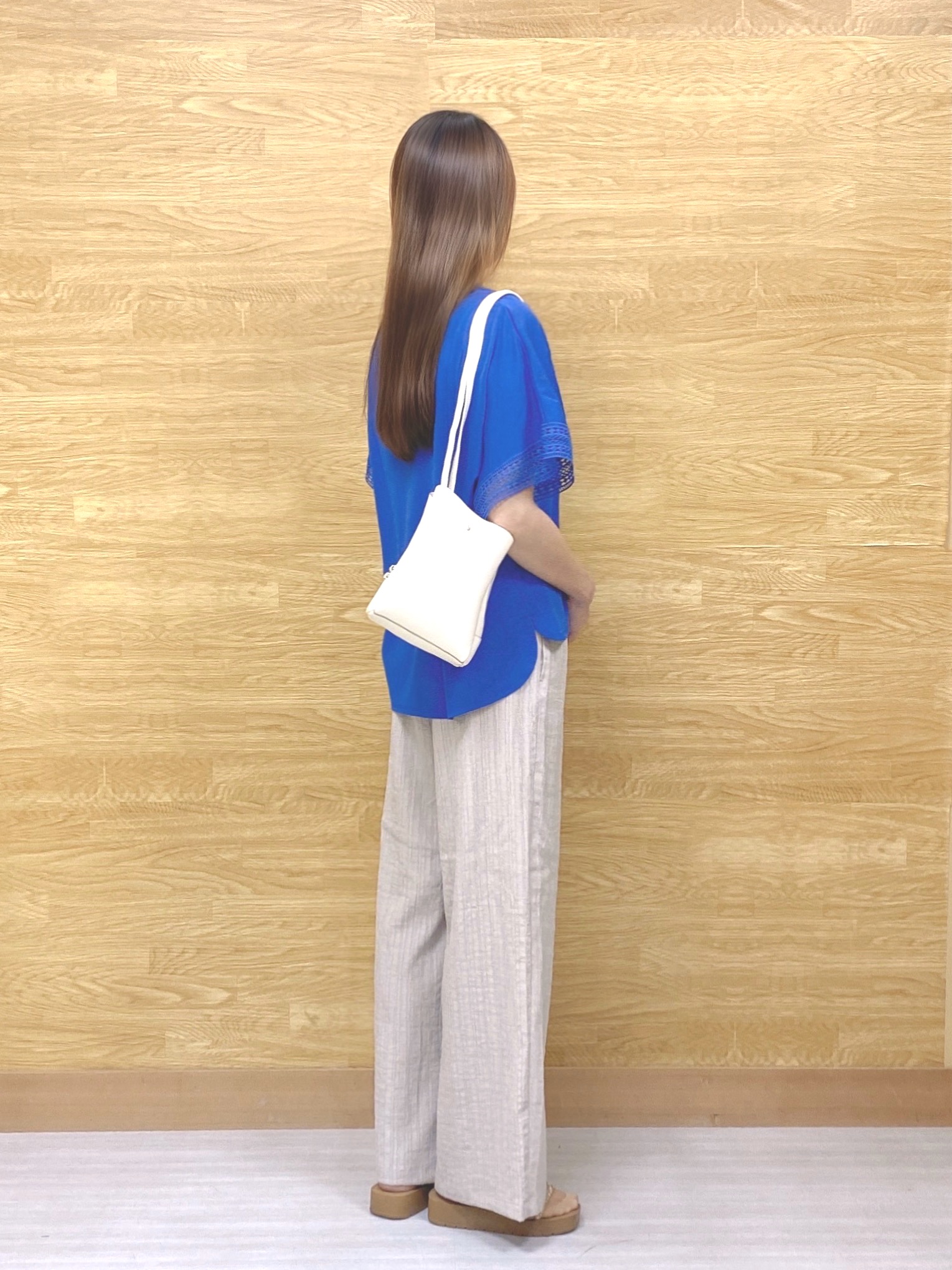 ユキニーズさんの「SHOO･LA･RUE｜【ひんやり/UV】お袖レースが上品 ゆったりとろみトップス」を使ったコーディネート