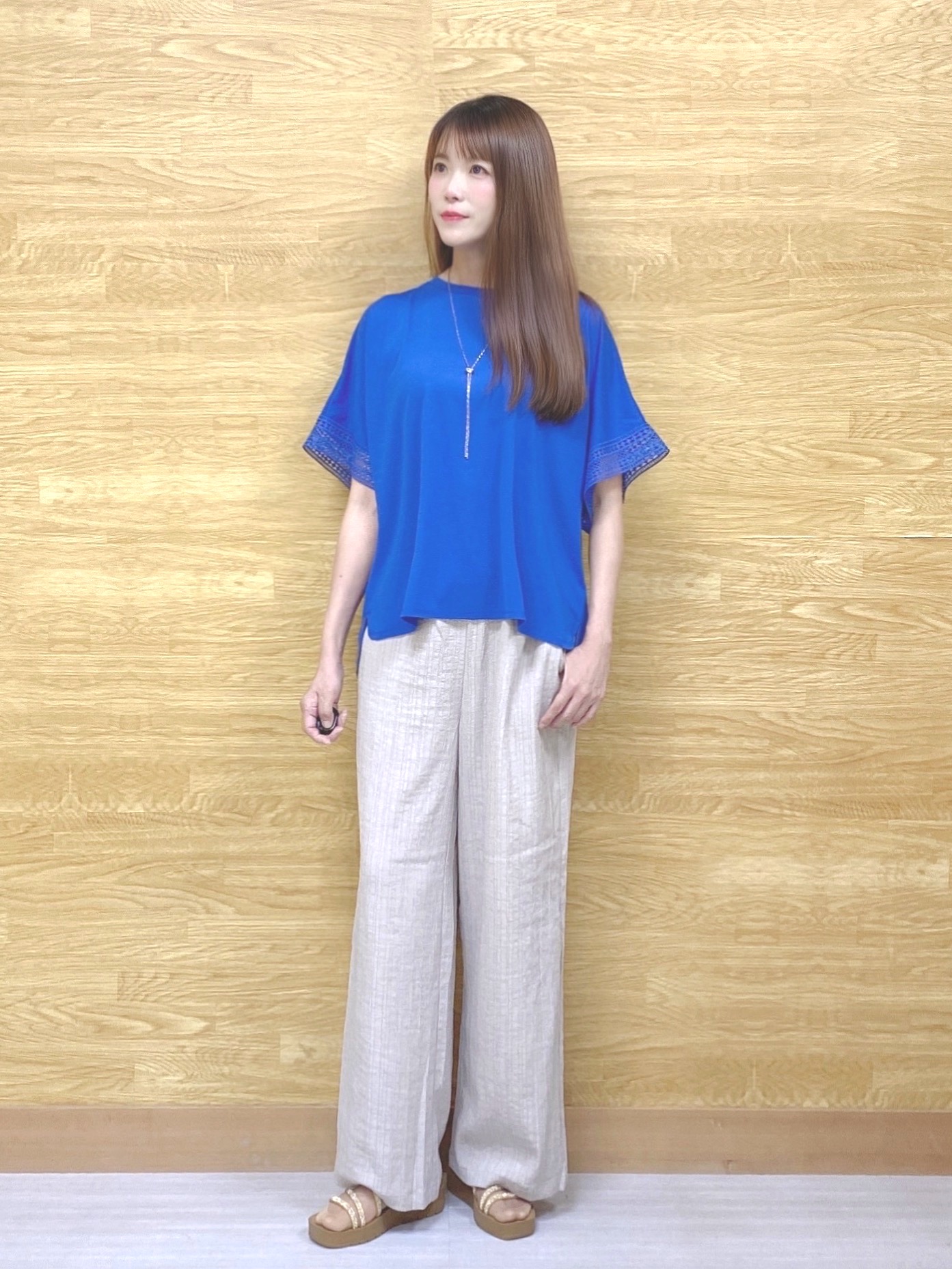 ユキニーズさんの「SHOO･LA･RUE｜【ひんやり/UV】お袖レースが上品 ゆったりとろみトップス」を使ったコーディネート