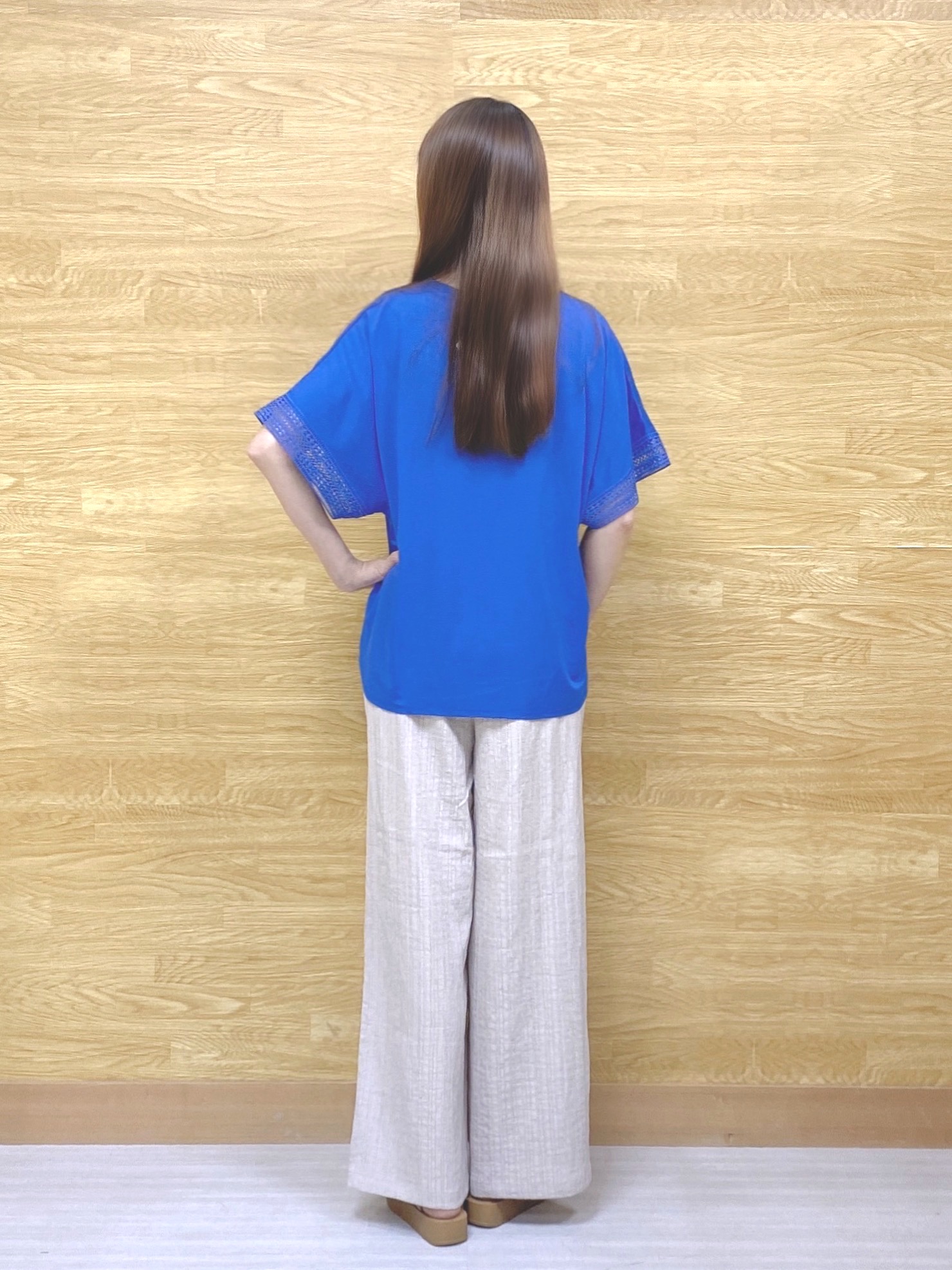 ユキニーズさんの「SHOO･LA･RUE｜【ひんやり/UV】お袖レースが上品 ゆったりとろみトップス」を使ったコーディネート