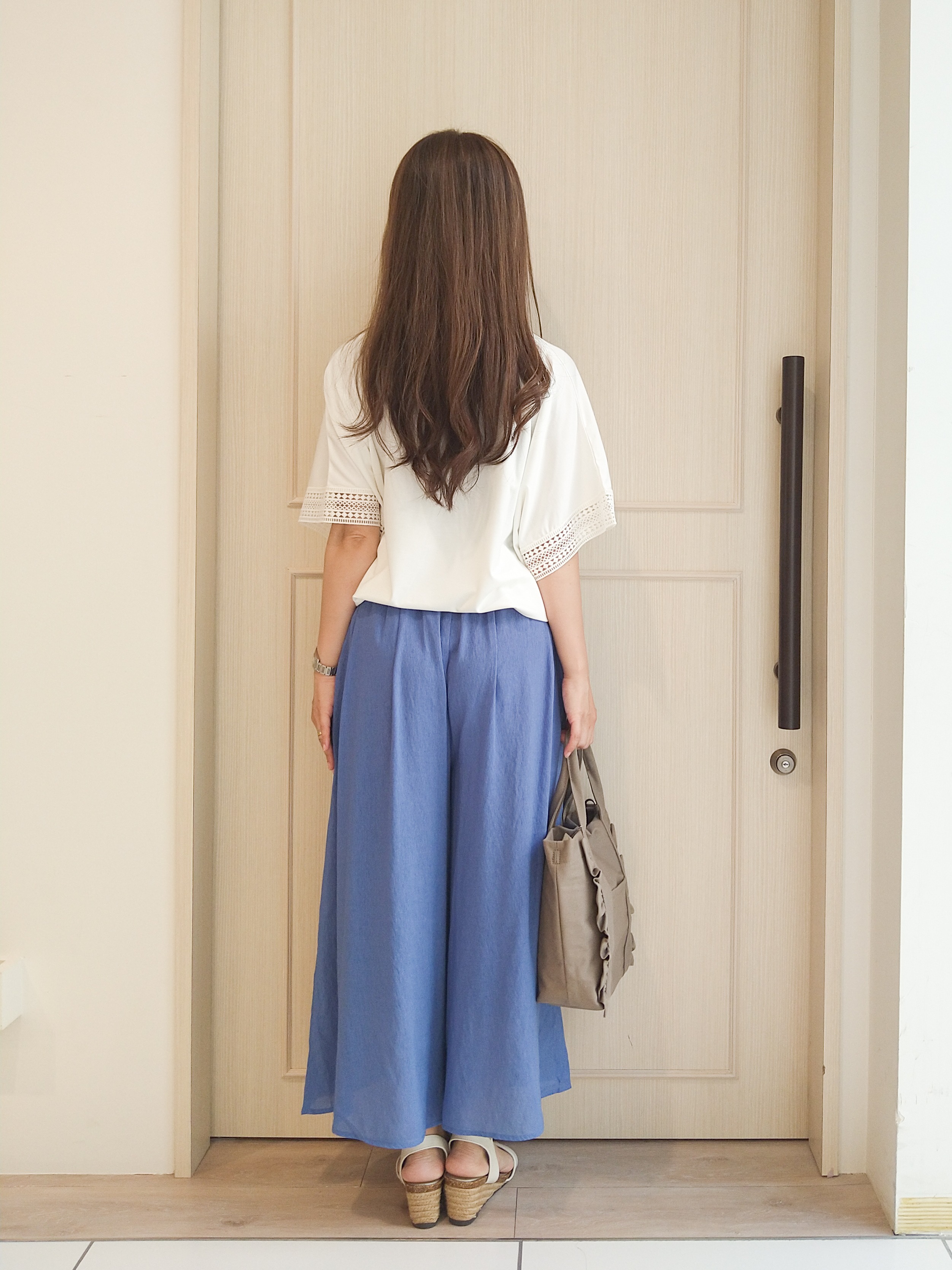 mi-saさんの「SHOO･LA･RUE｜【ひんやり/UV】お袖レースが上品 ゆったりとろみトップス」を使ったコーディネート
