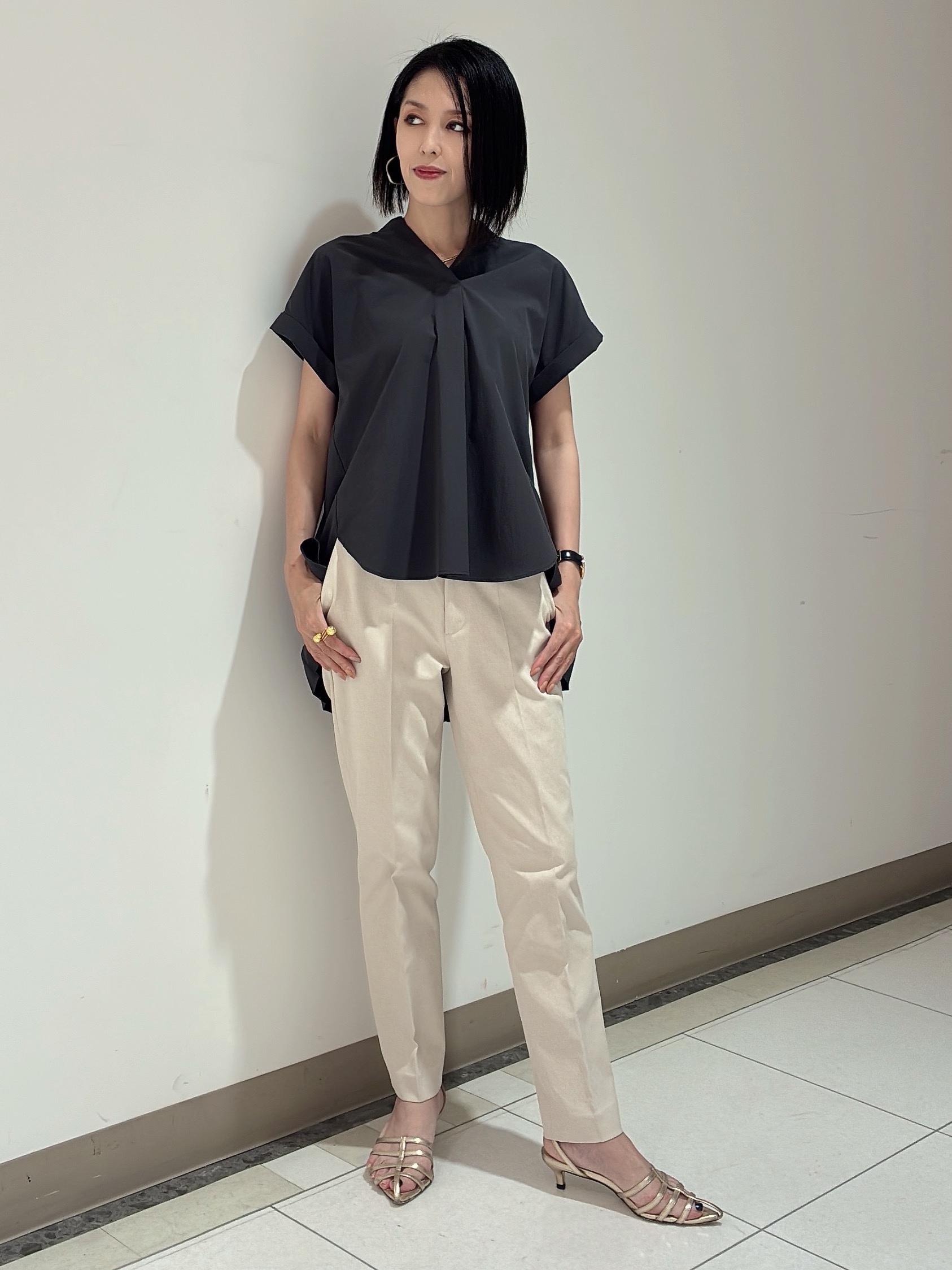 環さんの「UNTITLED｜【多機能付き】バックプリーツデザインブラウス」を使ったコーディネート