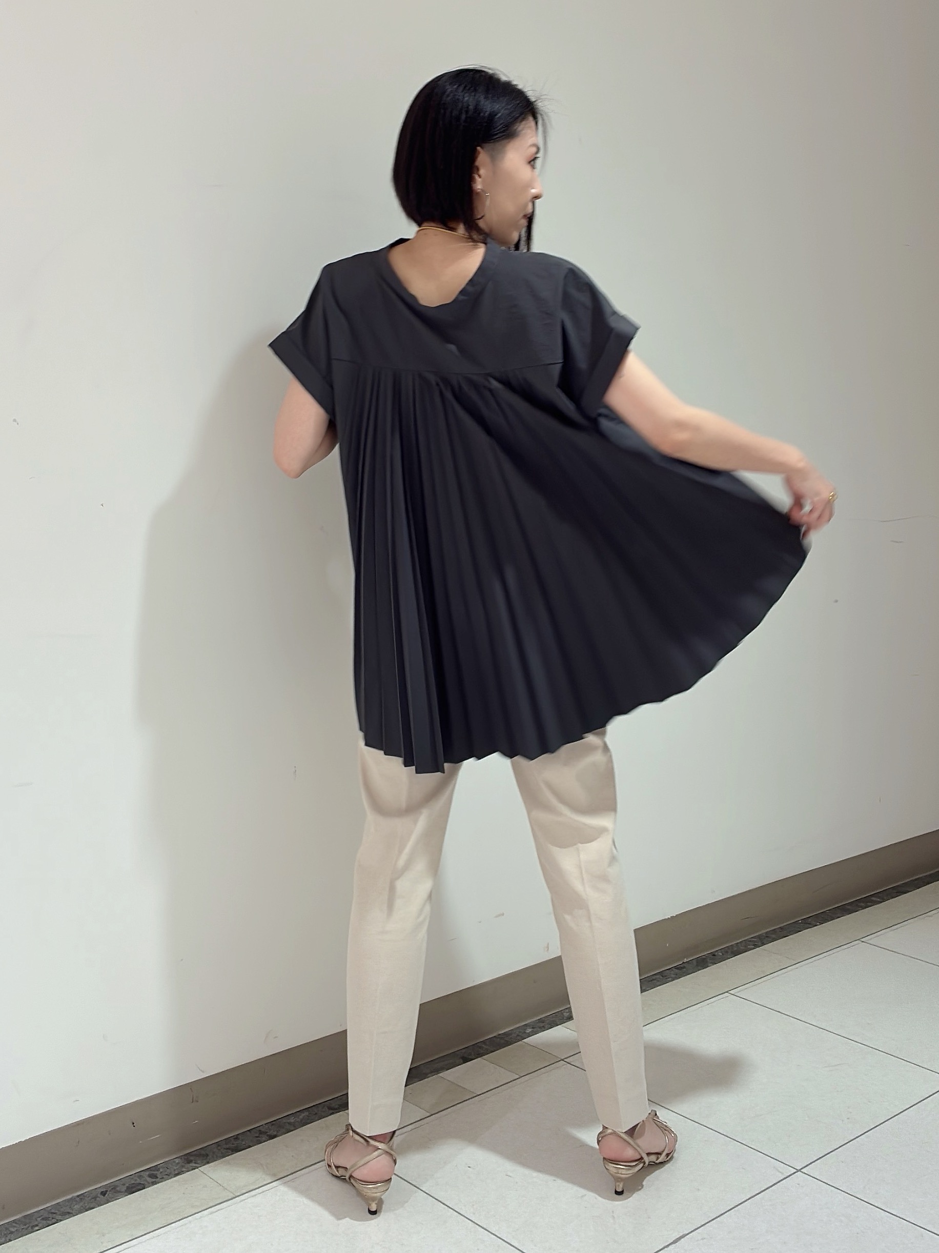 環さんの「UNTITLED｜【多機能付き】バックプリーツデザインブラウス」を使ったコーディネート