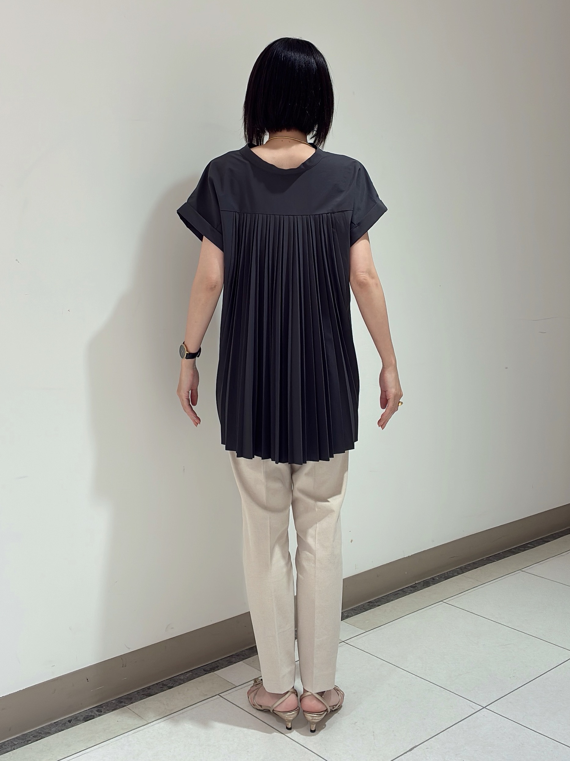 環さんの「UNTITLED｜【多機能付き】バックプリーツデザインブラウス」を使ったコーディネート