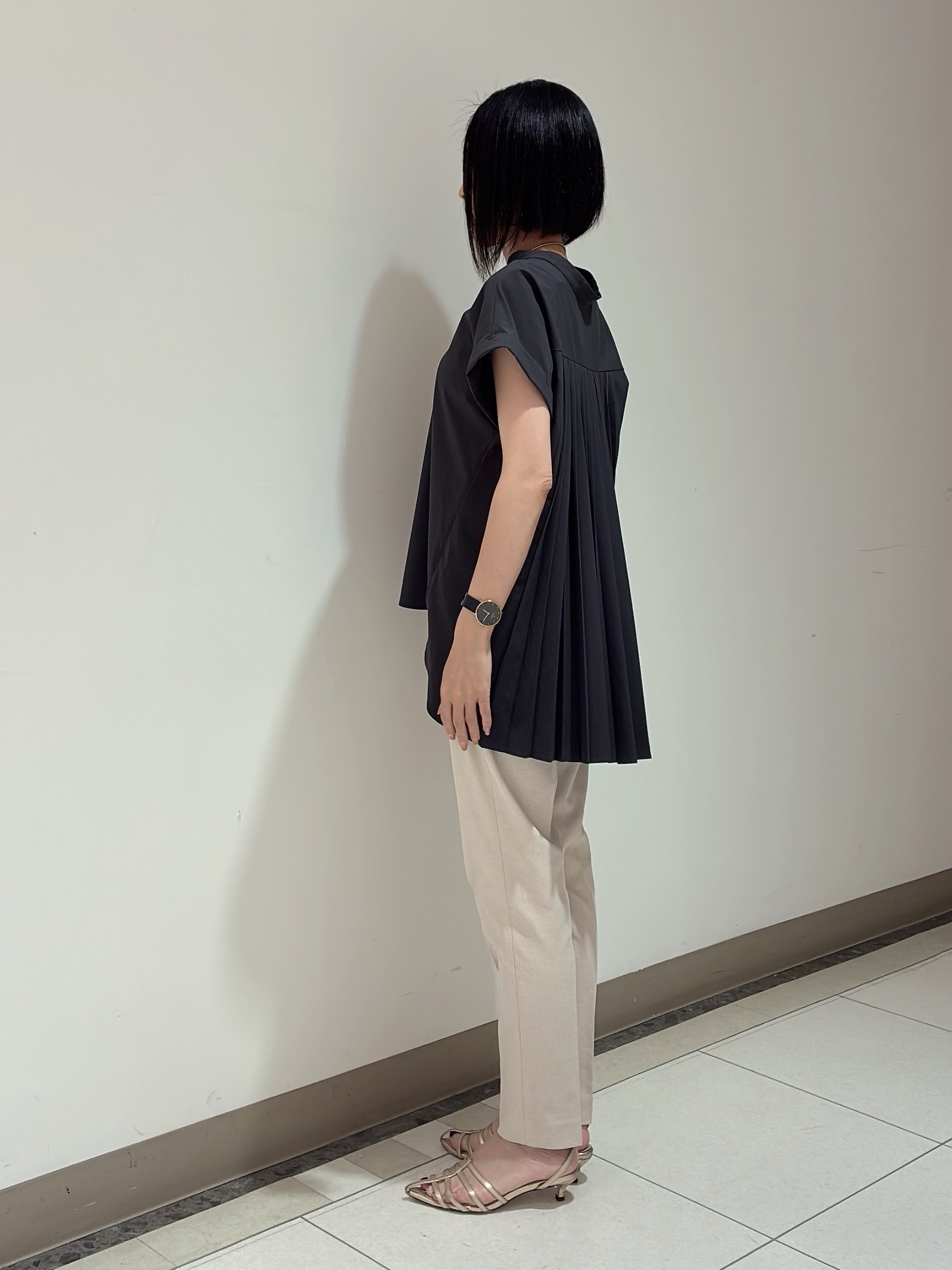 環さんの「UNTITLED｜【多機能付き】バックプリーツデザインブラウス」を使ったコーディネート