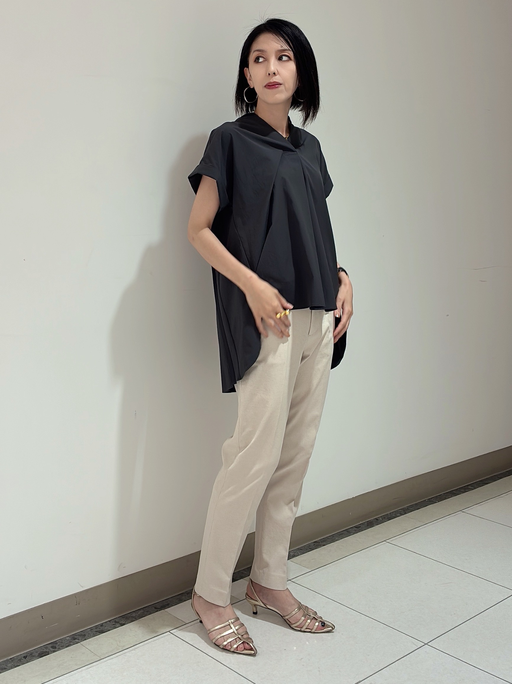 環さんの「UNTITLED｜【多機能付き】バックプリーツデザインブラウス」を使ったコーディネート