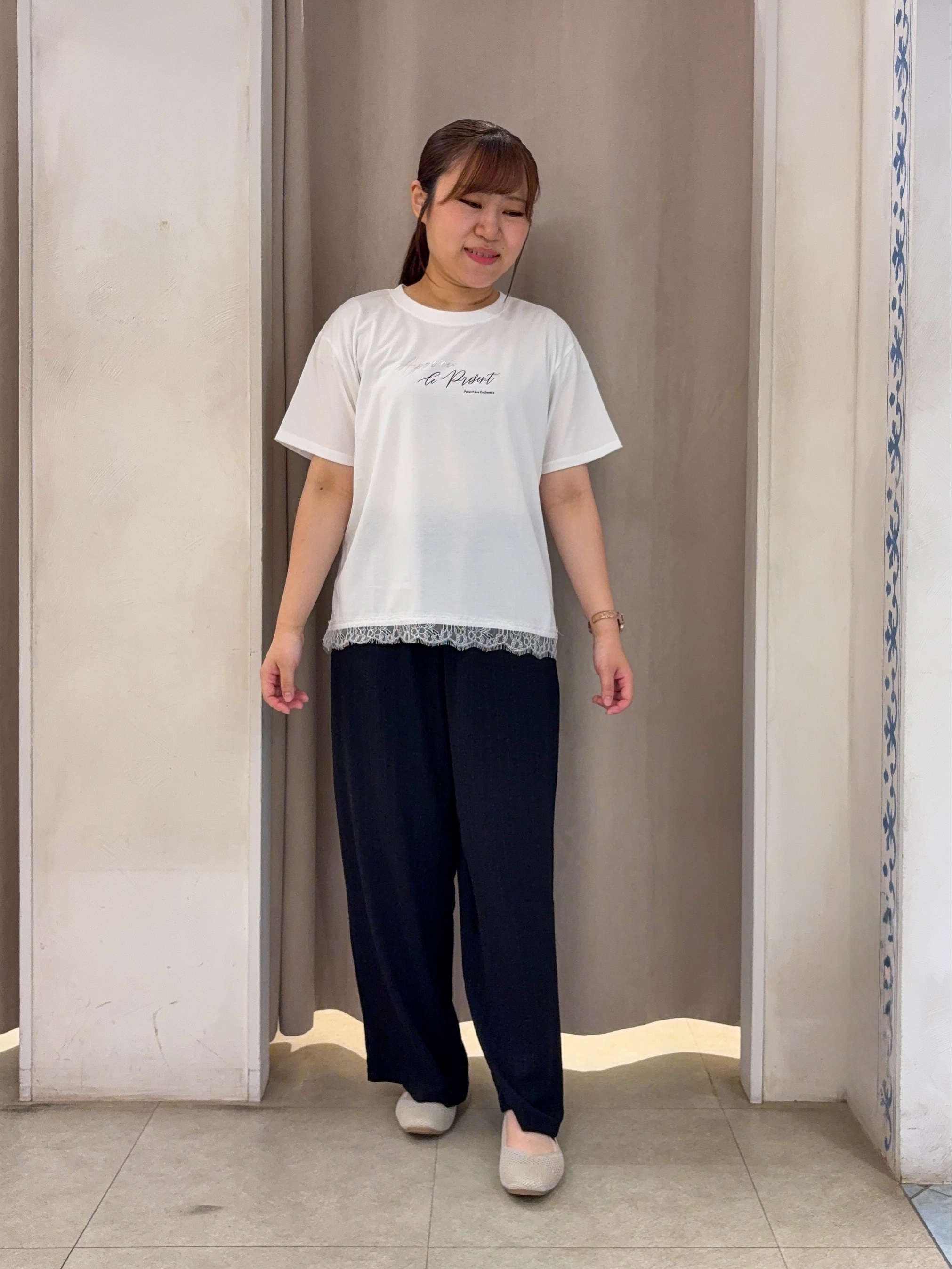 SO(R)Aさんの「SHOO･LA･RUE｜【ひんやり/洗濯機可/体型カバー】二の腕隠れる ゆるっとドルマンバンドカラーシャツ」を使ったコーディネート