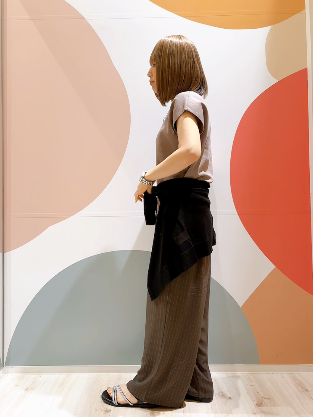 長男さんの「SHOO･LA･RUE｜【ひんやり/洗濯機可/S-LL】インせず着られる 大人シンプルサマーニット」を使ったコーディネート