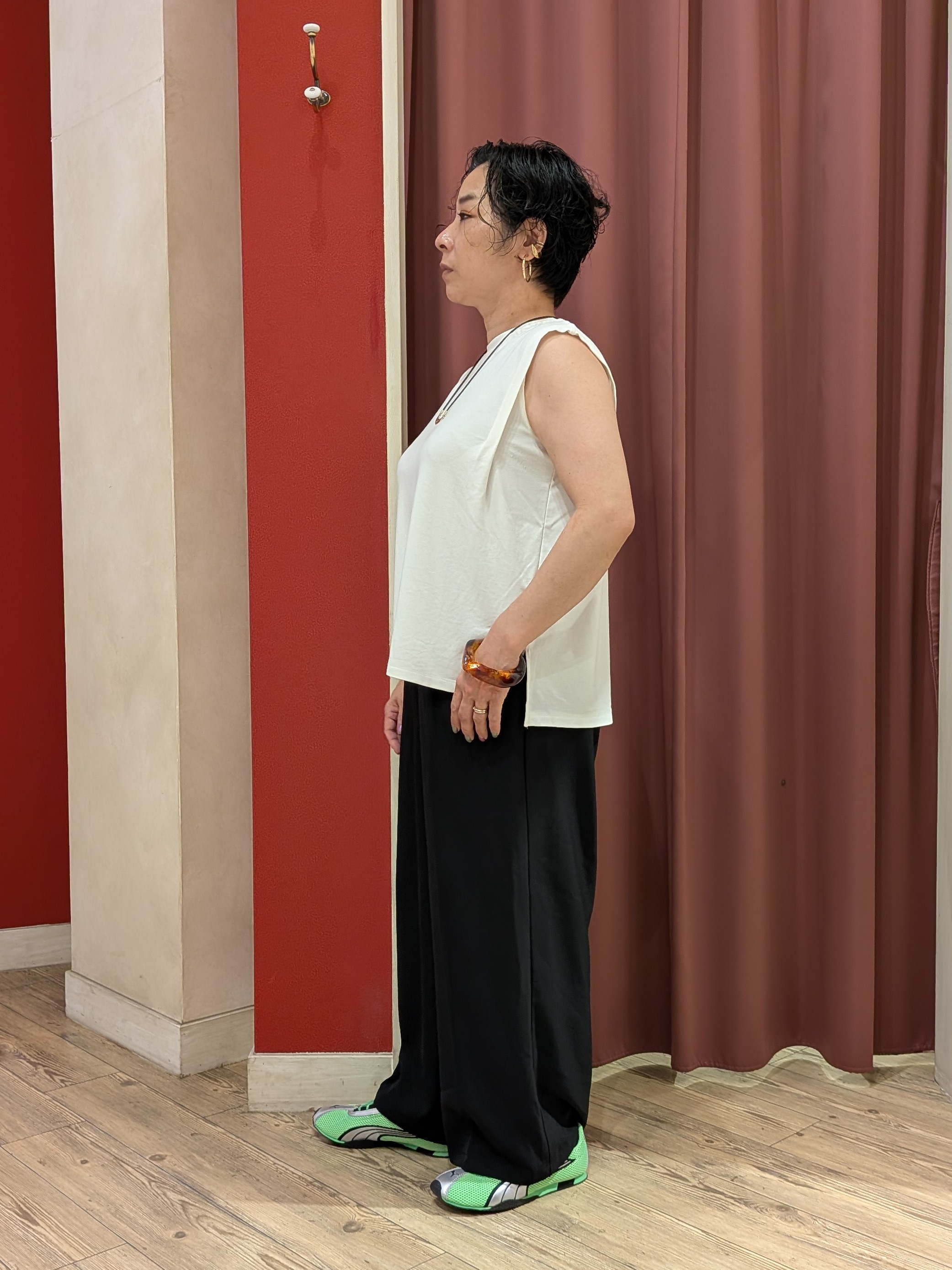 cameさんの「SHOO･LA･RUE｜【UVカット/接触冷感】上品に涼し気 とろみタックノースリーブトップス」を使ったコーディネート