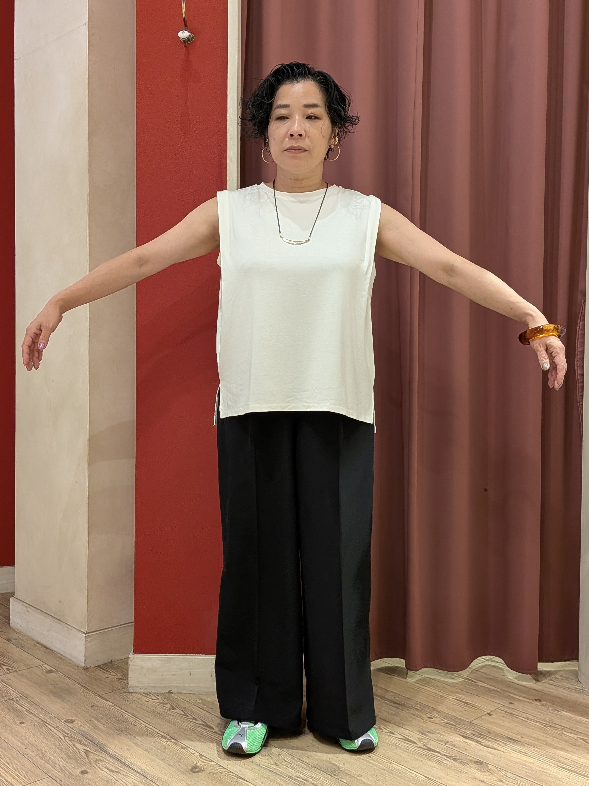 cameさんの「SHOO･LA･RUE｜【UVカット/接触冷感】上品に涼し気 とろみタックノースリーブトップス」を使ったコーディネート