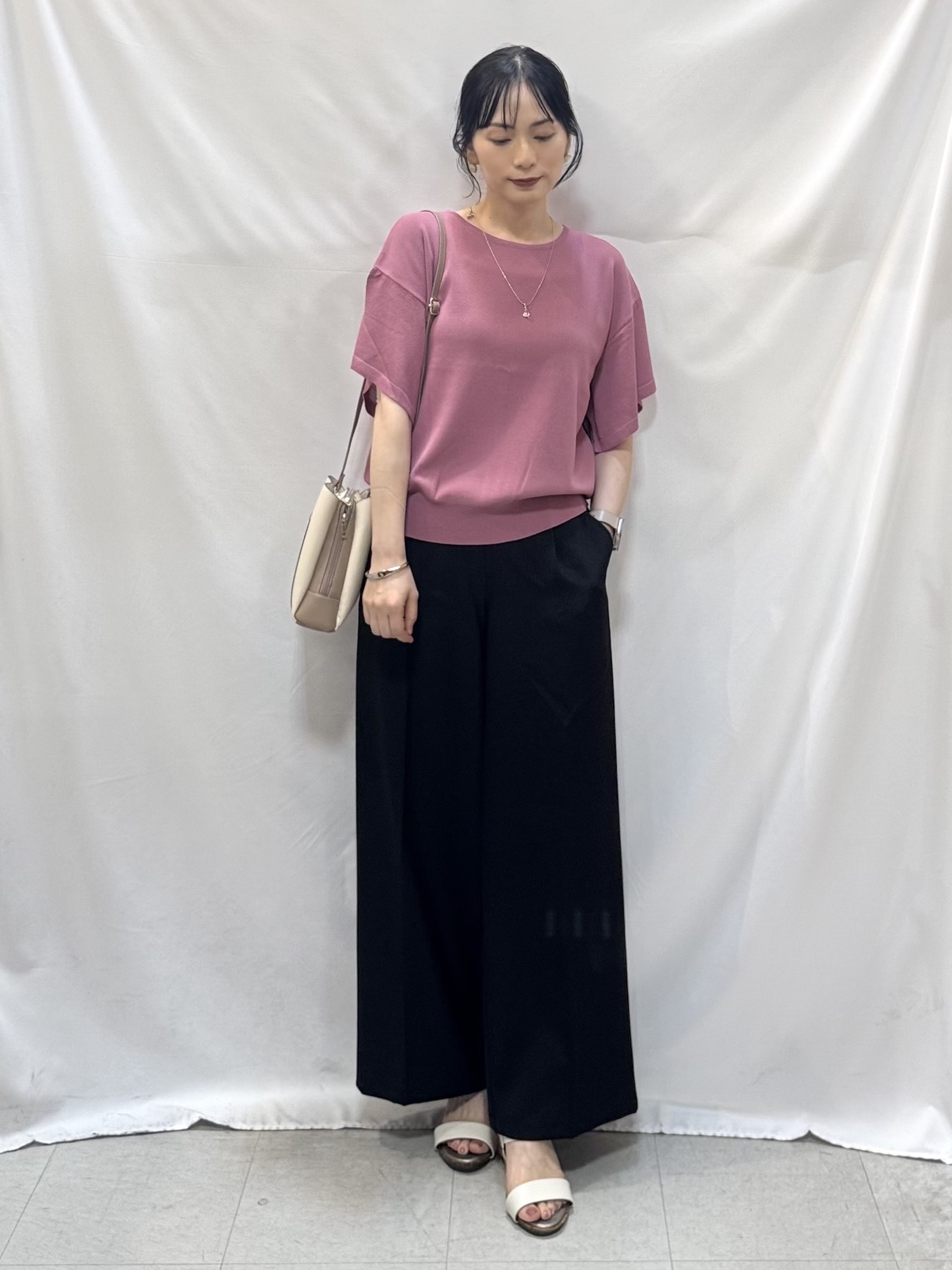 𝐇𝐢𝐫𝐨𝐦𝐢さんの「SHOO･LA･RUE｜【S-LL/ひんやり/洗濯機可】インせず着られる ひらり袖ニット」を使ったコーディネート