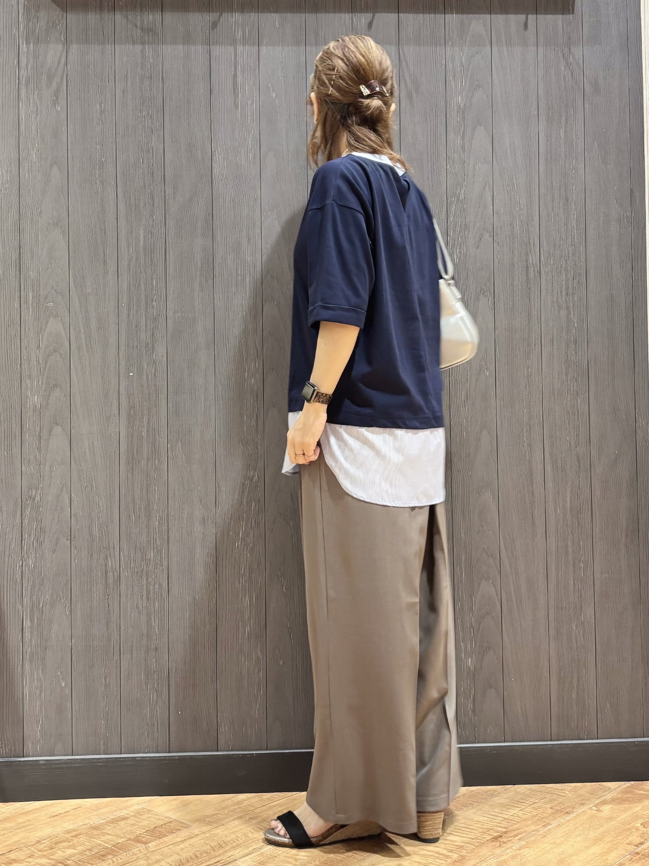 meiさんの「SHOO･LA･RUE｜【インせず着られる/二の腕隠れる】重ね着風 シャツドッキングトップス」を使ったコーディネート