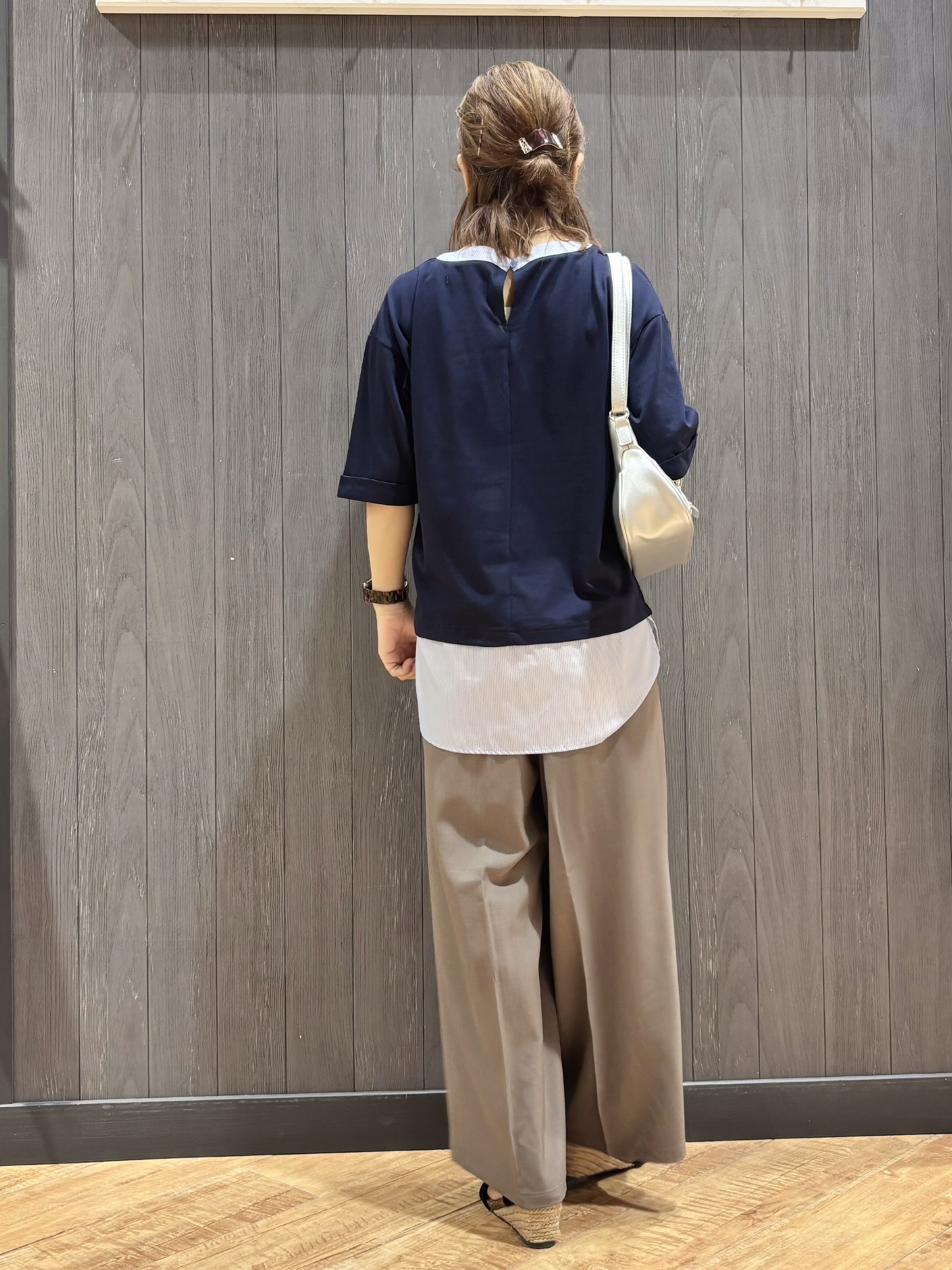meiさんの「SHOO･LA･RUE｜【インせず着られる/二の腕隠れる】重ね着風 シャツドッキングトップス」を使ったコーディネート
