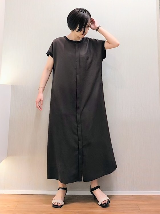 ミズタさんの「UNTITLED｜【接触冷感/UVカット/イージーケア】配色ラインワンピース」を使ったコーディネート