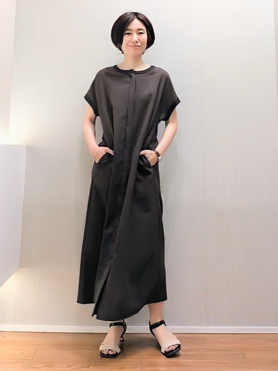 ミズタさんの「UNTITLED｜【接触冷感/UVカット/イージーケア】配色ラインワンピース」を使ったコーディネート