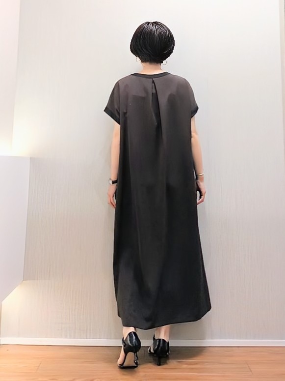 ミズタさんの「UNTITLED｜【接触冷感/UVカット/イージーケア】配色ラインワンピース」を使ったコーディネート