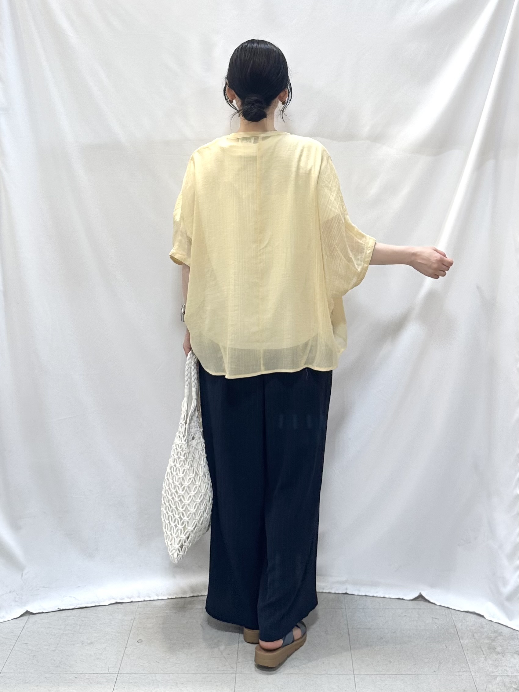 𝐇𝐢𝐫𝐨𝐦𝐢さんの「SHOO･LA･RUE｜【洗濯機可】ナチュラルな風合いが魅力 シアードルマンブラウス」を使ったコーディネート