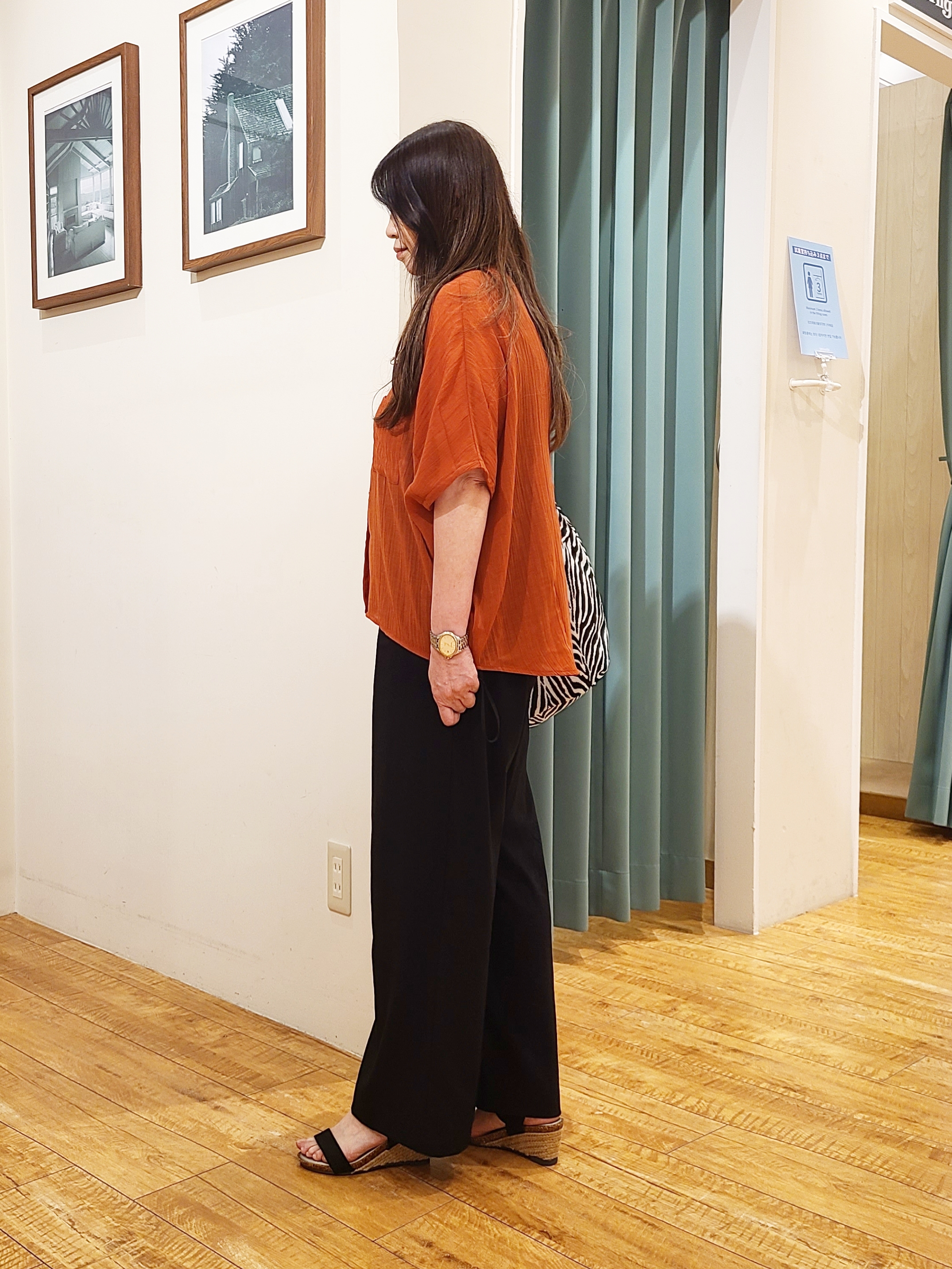 ポンタさんの「SHOO･LA･RUE｜【洗濯機可/選べる6色】ナチュラルな風合いが魅力 ゆったり楊柳シアードルマンブラウス」を使ったコーディネート