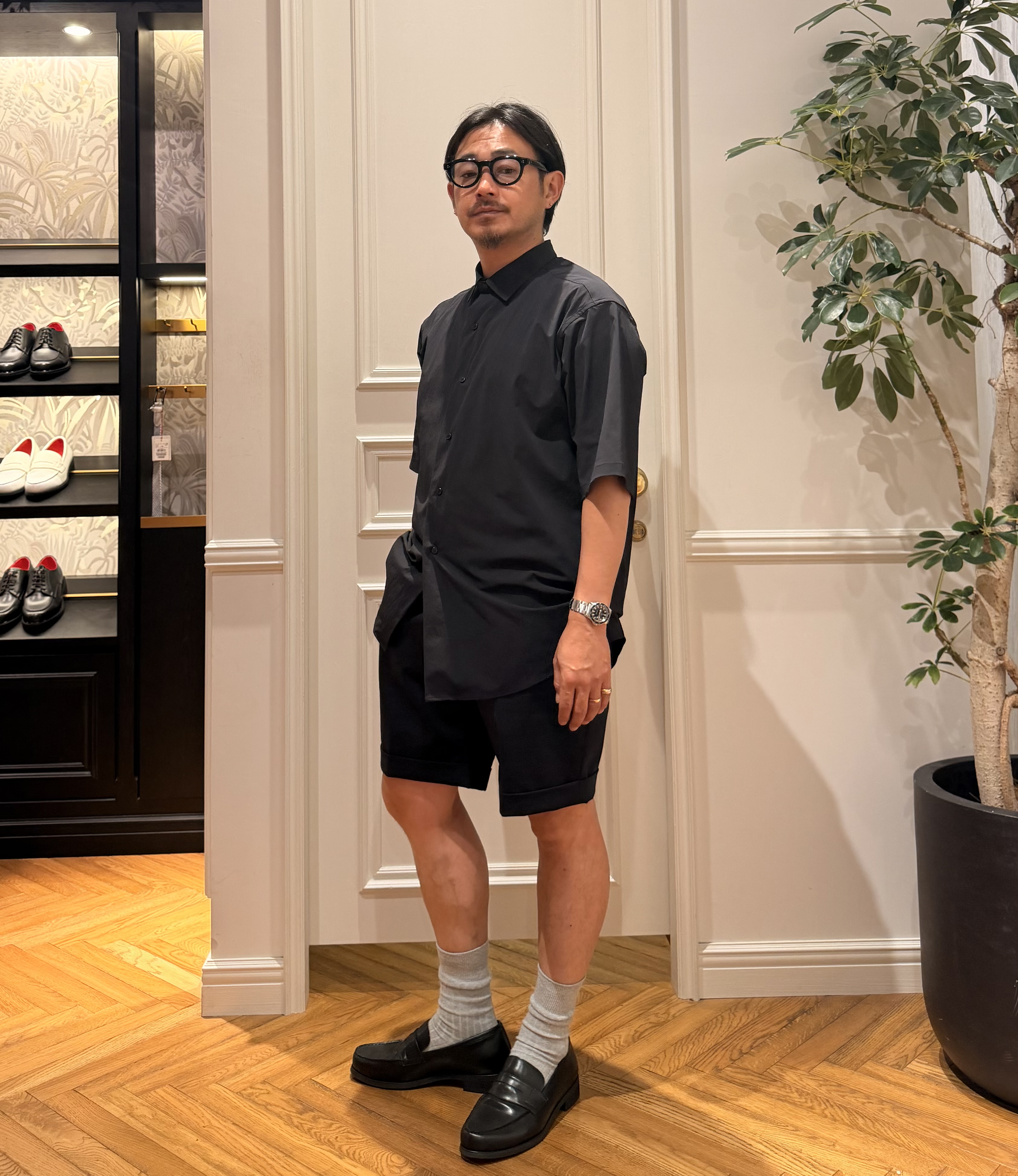 鶴田大士さんの「DRESSTERIOR｜【干場義雅&times;K－3B&times;DRESSTERIOR】ストレッチシャツ」を使ったコーディネート