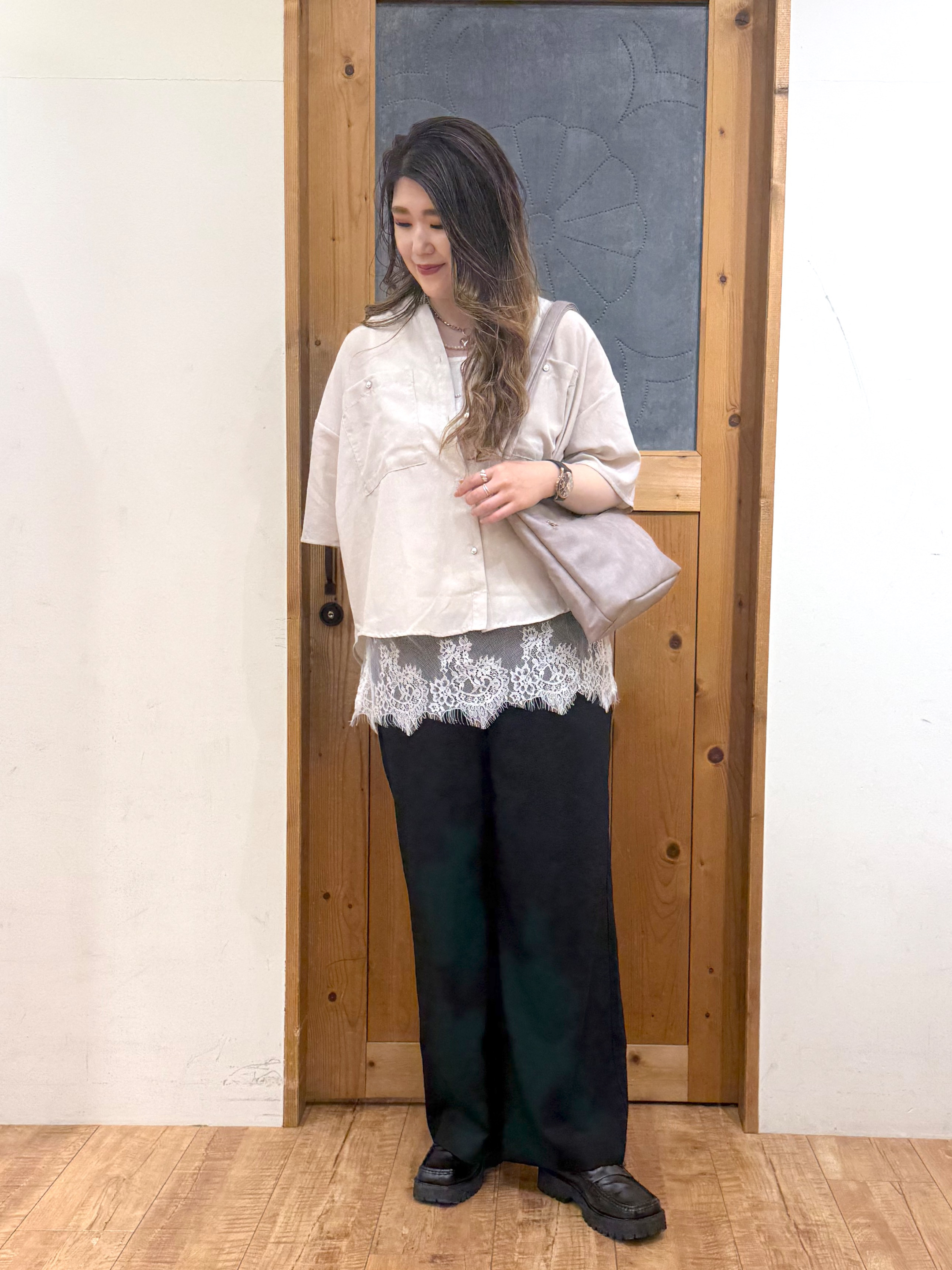Ayana.さんの「SHOO･LA･RUE｜【洗濯機可/S-LL】大人の抜け感 ゆるっと5分袖シャツ」を使ったコーディネート
